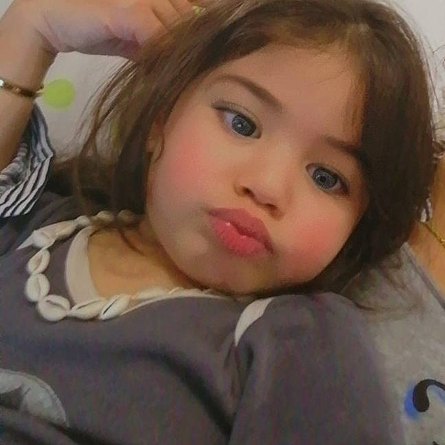 Hind participe au concours pour gagner de l'argent avec cette photo : baby, baby_toddler_clothing, beauty, bracelet, brown_hair, cheek, child, comfort, eyebrow, eyelash, forehead, hairstyle, iris, jaw, lip, organ, person, portrait_photography, selfie, skin