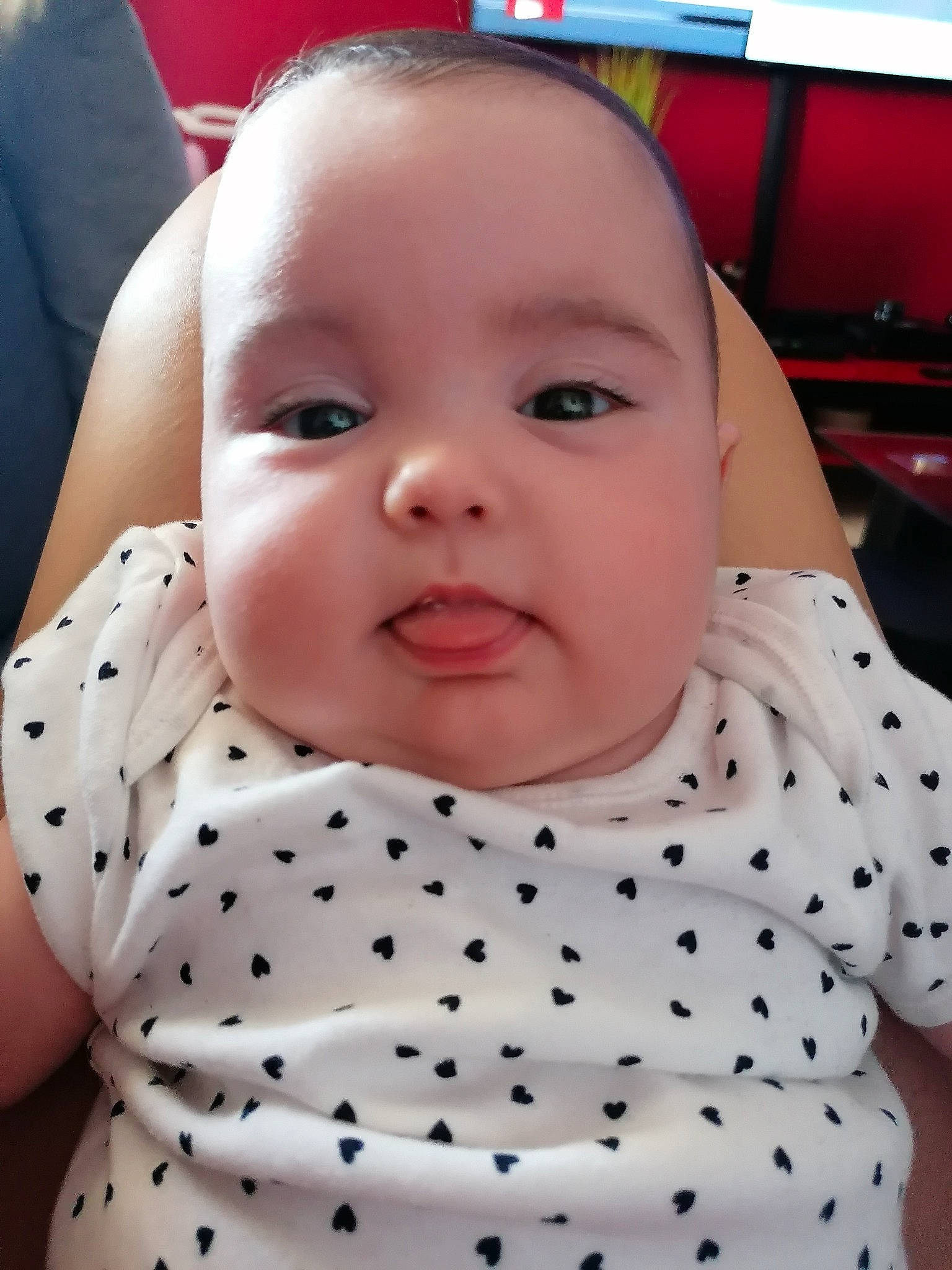 Mathilde a rejoint le concours — aidez-le/la à gagner de superbes lots ! baby, cheek, child, chin, design, eye, face, forehead, head, lip, mouth, nose, pattern, person, polka_dot, skin, smile, toddler