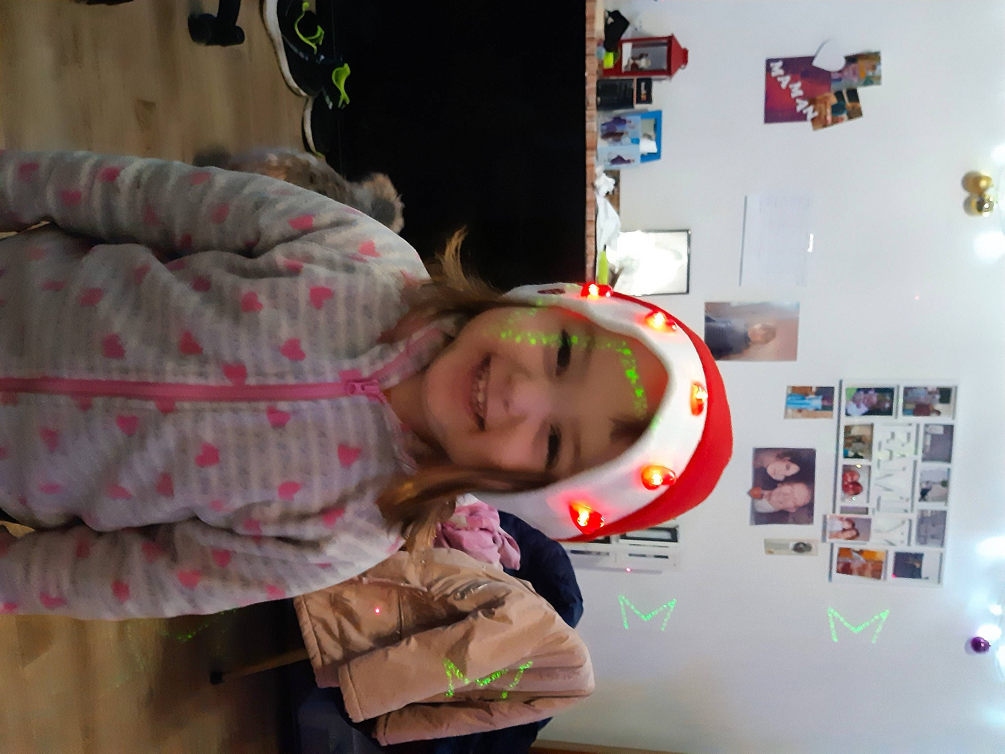 Céréna a rejoint le concours — aidez-le/la à gagner de superbes lots ! baby_toddler_clothing, child, fun, happy, headwear, joy, kindergarten, machine, person, photograph, play, room, smile, snapshot, toddler, visual_arts