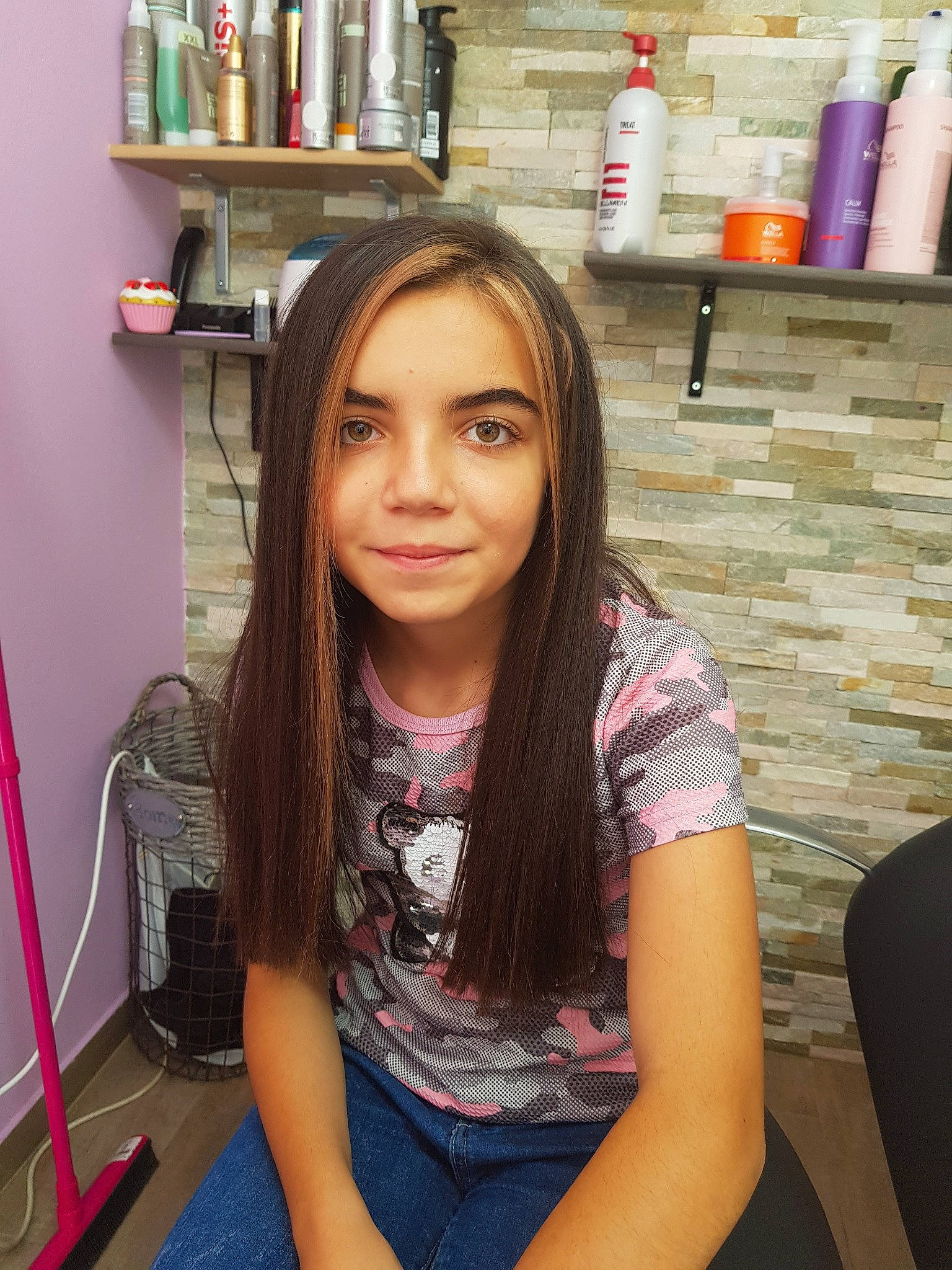 Bruna a rejoint le concours — aidez-le/la à gagner de superbes lots ! beauty, black_hair, brown_hair, eyebrow, feathered_hair, forehead, hair, hair_coloring, hairstyle, layered_hair, long_hair, person