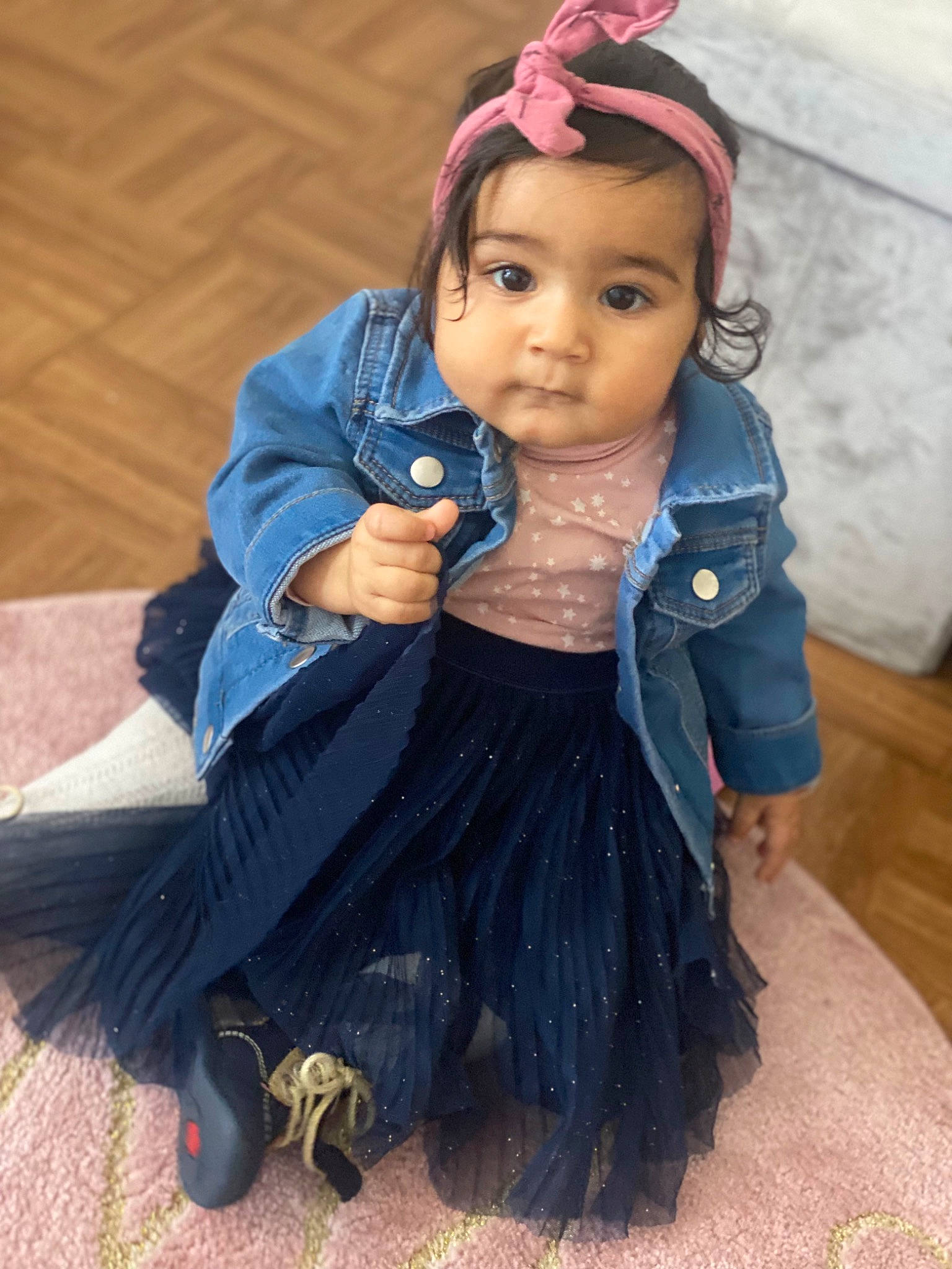 Sana a rejoint le concours — aidez-le/la à gagner de superbes lots ! baby_toddler_clothing, black_hair, day_dress, dress, electric_blue, embellishment, face, fashion_design, formal_wear, happy, headband, headgear, headpiece, headwear, iris, jewellery, person, pink, purple, skin