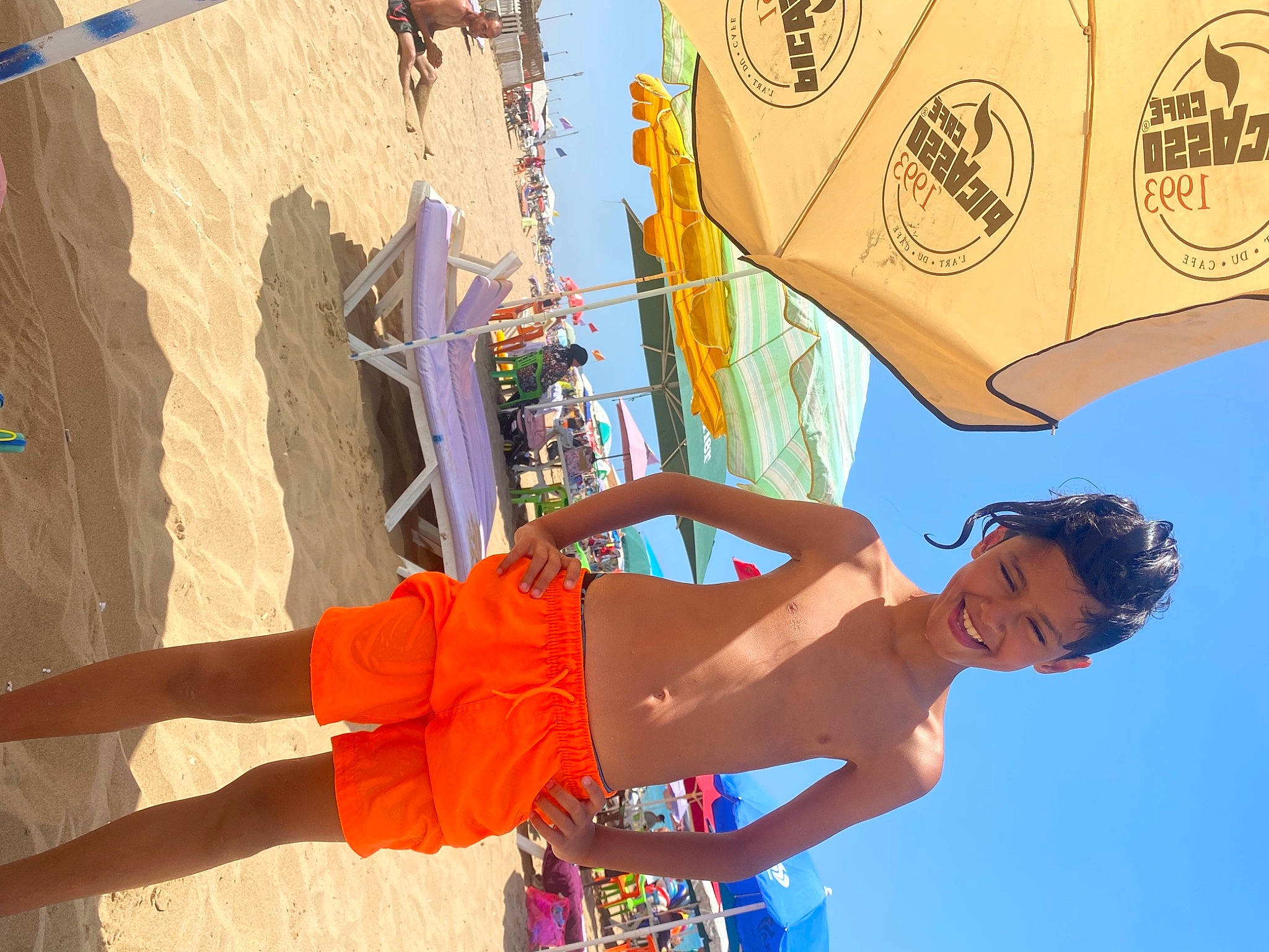 Anas-madine participe au concours pour gagner de l'argent avec cette photo : adventure, barechested, child, elbow, fun, happy, hat, joy, landscape, leisure, orange, people_on_beach, person, recreation, shorts, sky, sports, tourism, travel, trunks