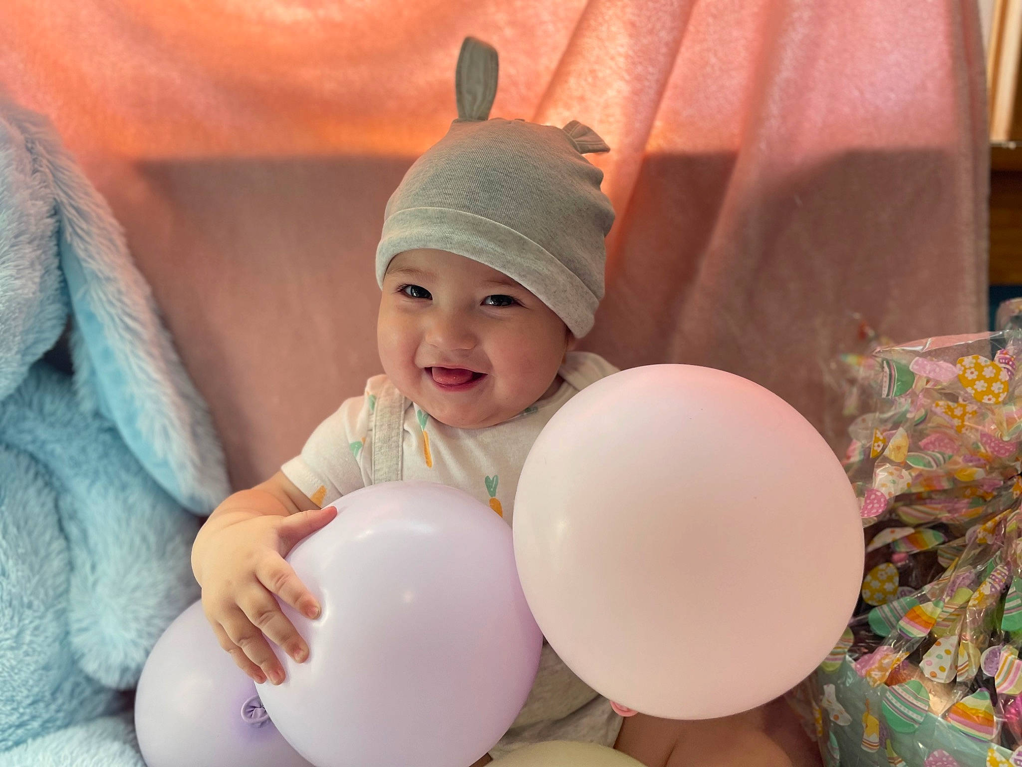 Amaru is registered to the contest to win money with this photo: balloon, beauty, cap, child, curtain, event, eye, face, finger, fun, gesture, happy, head, headgear, headwear, human_body, party_supply, person, pink, product