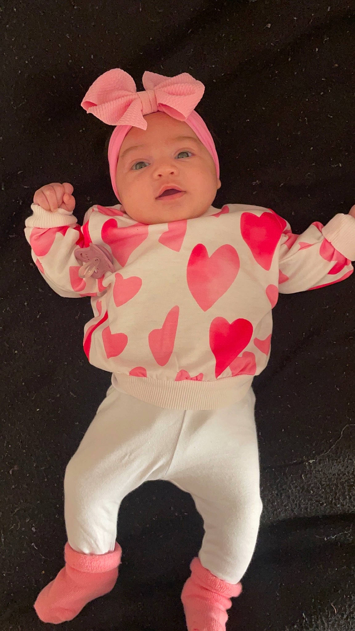 Lya a rejoint le concours — aidez-le/la à gagner de superbes lots ! arm, baby, baby_products, baby_toddler_clothing, carmine, cheek, child, costume, costume_hat, fictional_character, fun, happy, headgear, headwear, human_body, magenta, pattern, person, pink, sleeve