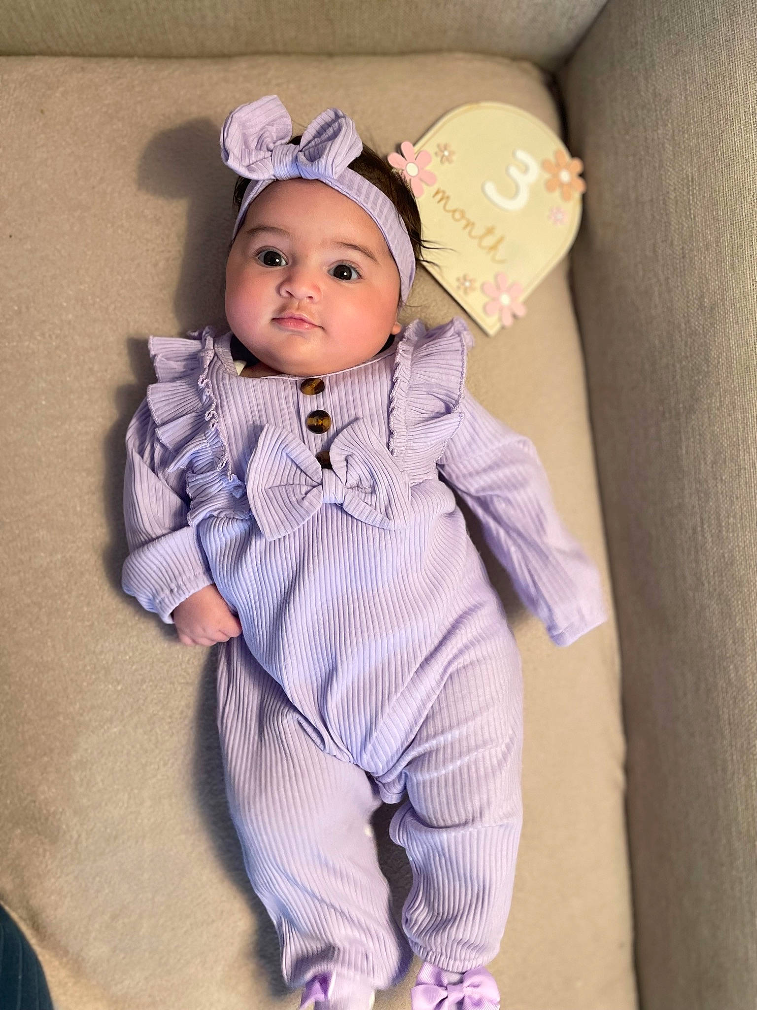 Lya a rejoint le concours — aidez-le/la à gagner de superbes lots ! baby, baby_toddler_clothing, cap, cheek, child, collar, costume, dress_shirt, eye, eyelash, fashion_accessory, fur, headwear, linens, outerwear, pattern, person, purple, sleeve, textile