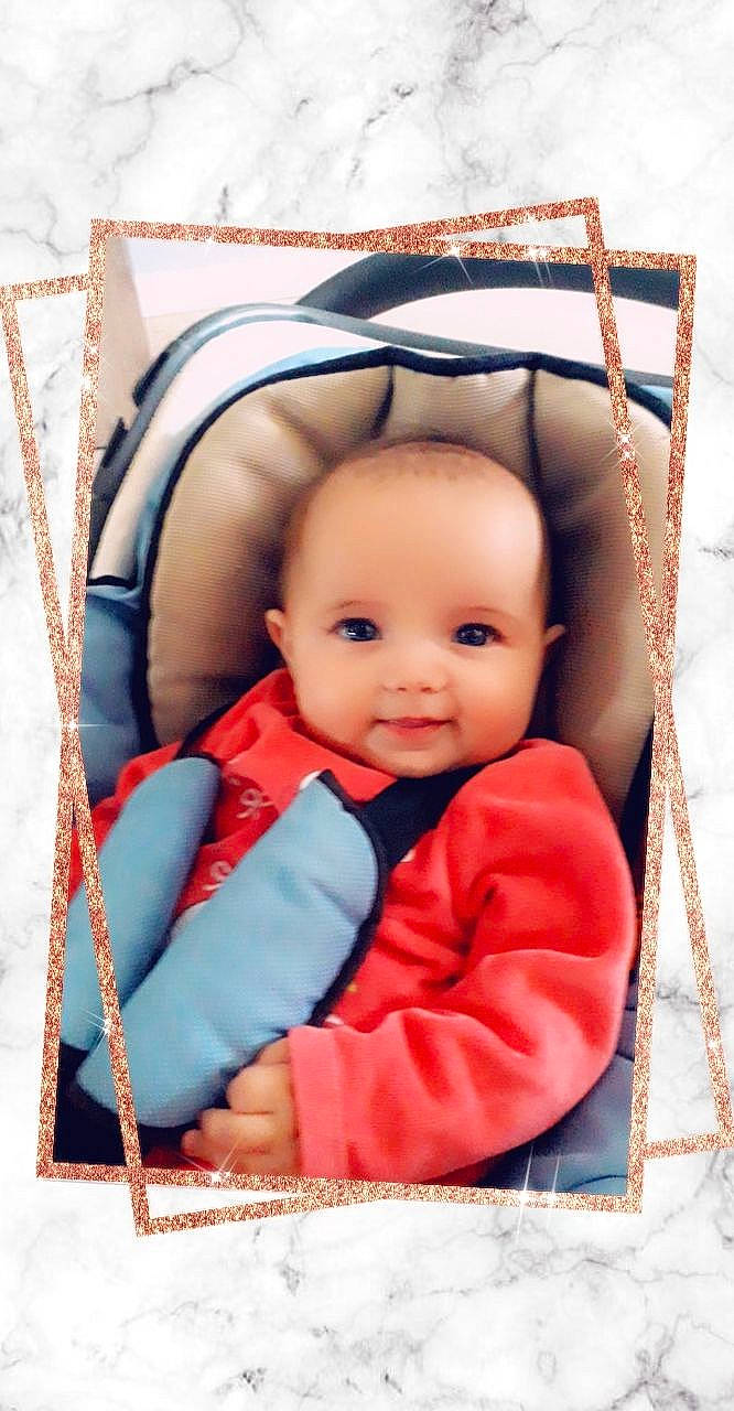 Jade a rejoint le concours — aidez-le/la à gagner de superbes lots ! baby, baby_products, cheek, child, person, picture_frame, product, textile, toddler