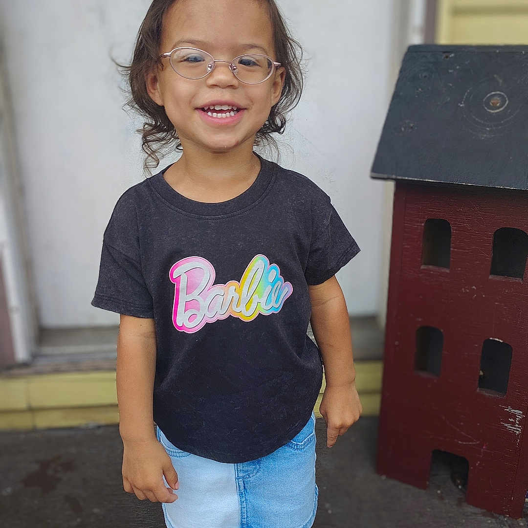 Ellie is registered to the contest to win money with this photo: accessories, applique, child, clothing, face, female, footwear, girl, glasses, head, jeans, pants, person, photography, portrait, sandal, shoe, shorts, sleeve, t_shirt