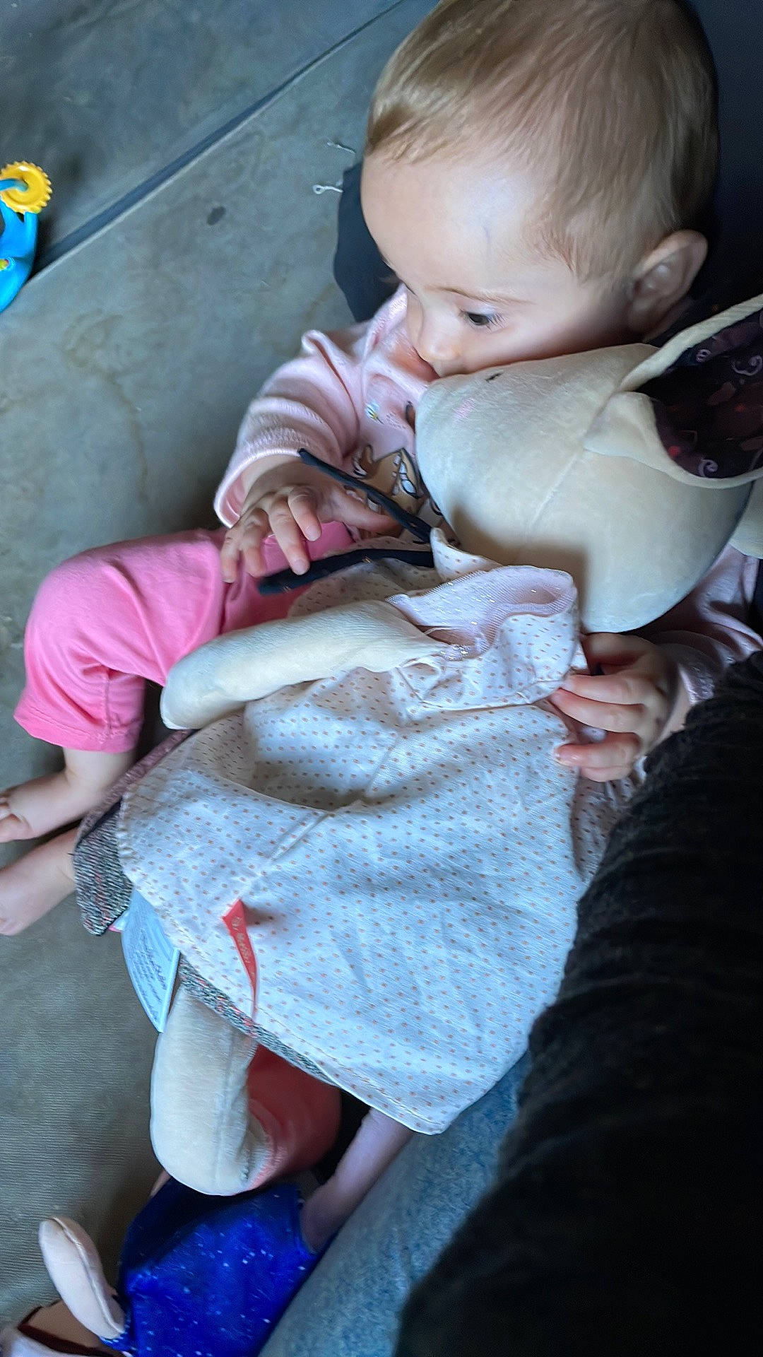 Séréna a rejoint le concours — aidez-le/la à gagner de superbes lots ! baby, baby_products, baby_toddler_clothing, blue, cheek, child, chin, comfort, drinkware, ear, finger, fun, happy, lip, mouth, nose, person, pink, sitting, skin