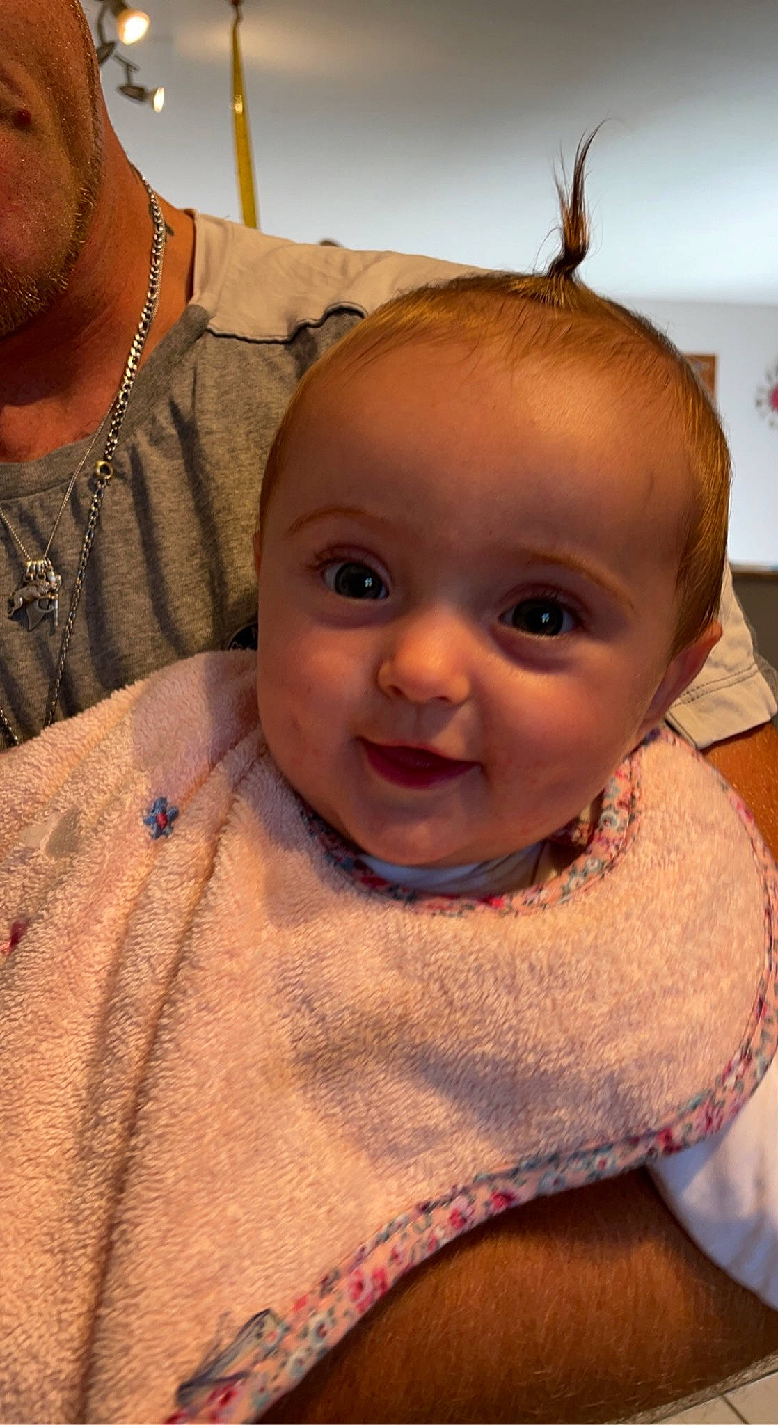 Séréna participe au concours pour gagner de l'argent avec cette photo : baby, cheek, chin, ear, eye, eyebrow, eyelash, face, forehead, hair, hairstyle, head, human_body, iris, lip, mouth, neck, nose, person, skin