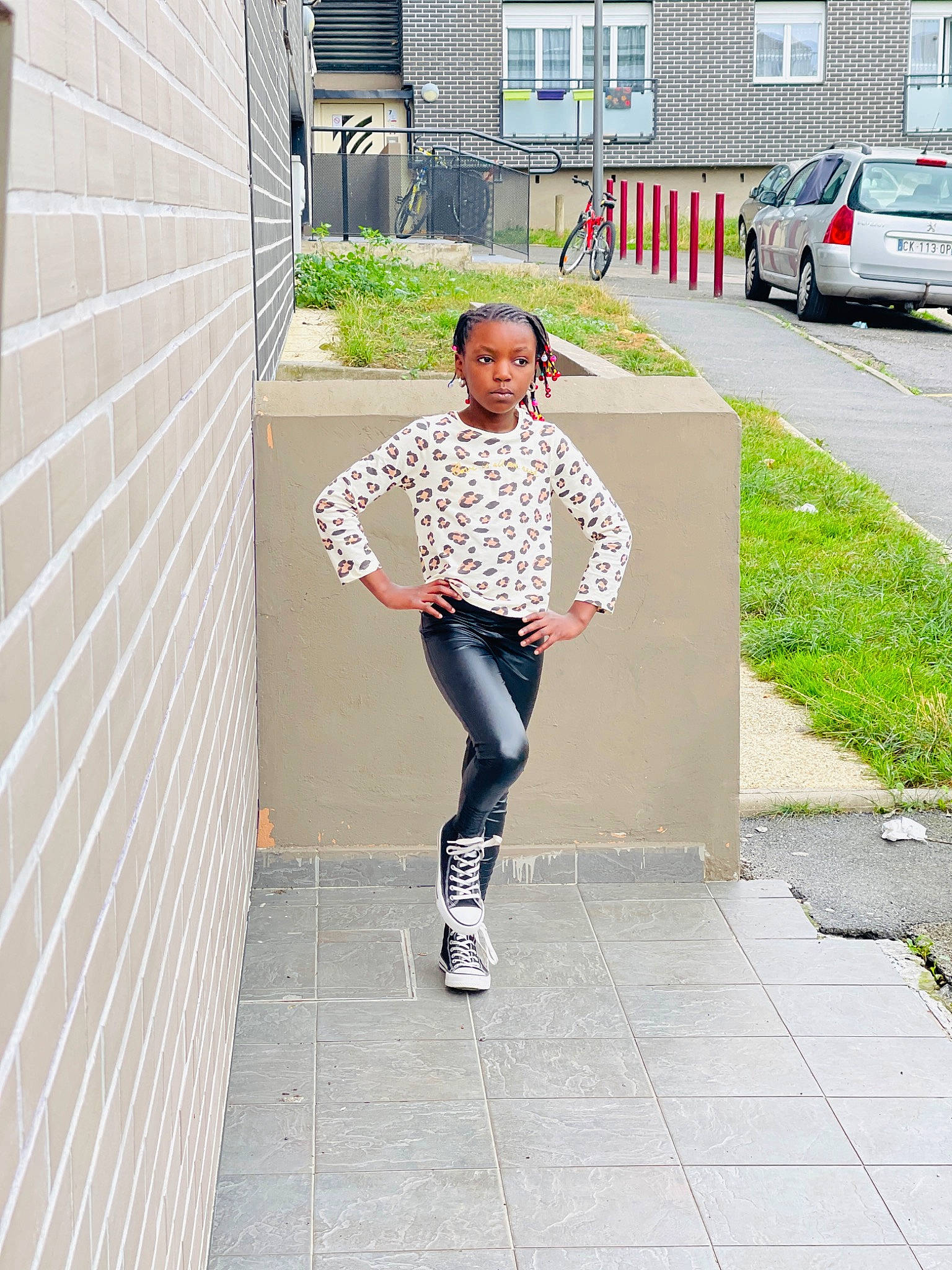 Ashley Blandi participe au concours pour gagner de l'argent avec cette photo : asphalt, car, city, electric_blue, eyewear, human_leg, knee, person, plant, recreation, road, road_surface, sidewalk, sleeve, sportswear, t_shirt, thigh, tire, vehicle, waist