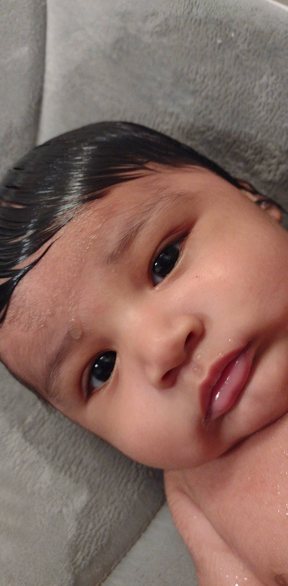 Marcelo is registered to the contest to win money with this photo: baby, black_hair, cap, cheek, child, eyebrow, eyelash, forehead, gesture, happy, headgear, iris, jaw, lip, mouth, no_expression, nose, person, skin, smile