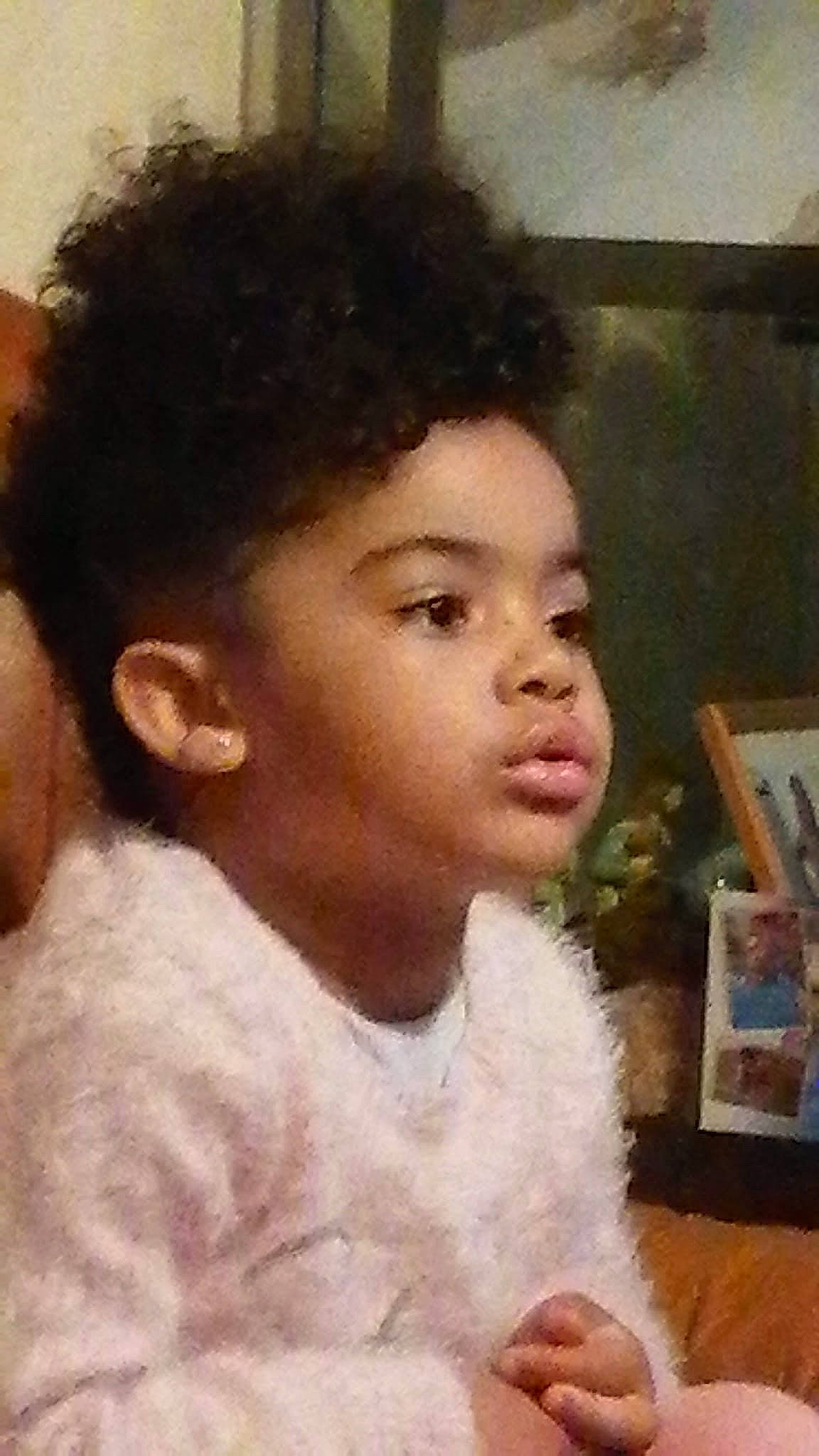 Ana-lyah participe au concours pour gagner de l'argent avec cette photo : afro, art, black_hair, cheek, ear, eyebrow, forehead, happy, iris, jaw, jheri_curl, lip, nose, paint, painting, person, s_curl, smile, toddler, vintage_clothing