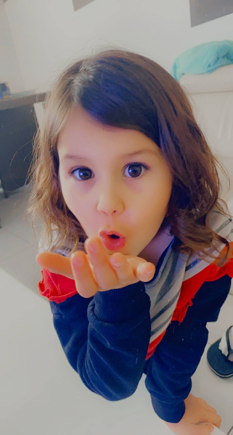 Chlea participe au concours pour gagner de l'argent avec cette photo : cheek, child, chin, electric_blue, eyebrow, eyelash, finger, fun, gesture, hairstyle, happy, lip, mouth, nail, neck, nose, person, skin, sweetness, thumb