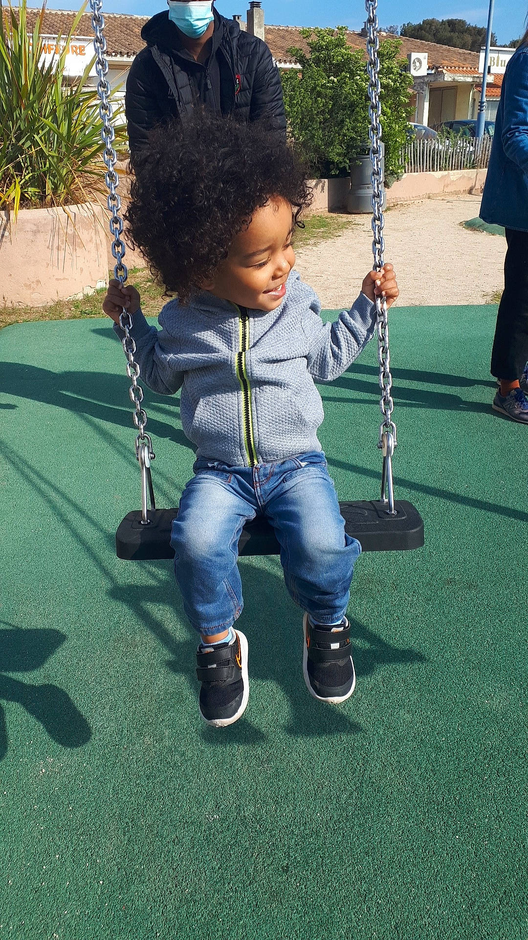 Jayan participe au concours pour gagner de l'argent avec cette photo : boot, child, denim, electric_blue, footwear, grass, jeans, joy, leg, leisure, musical_instrument, outdoor_play_equipment, person, plant, play, playground, public_space, recreation, shoe, sneakers