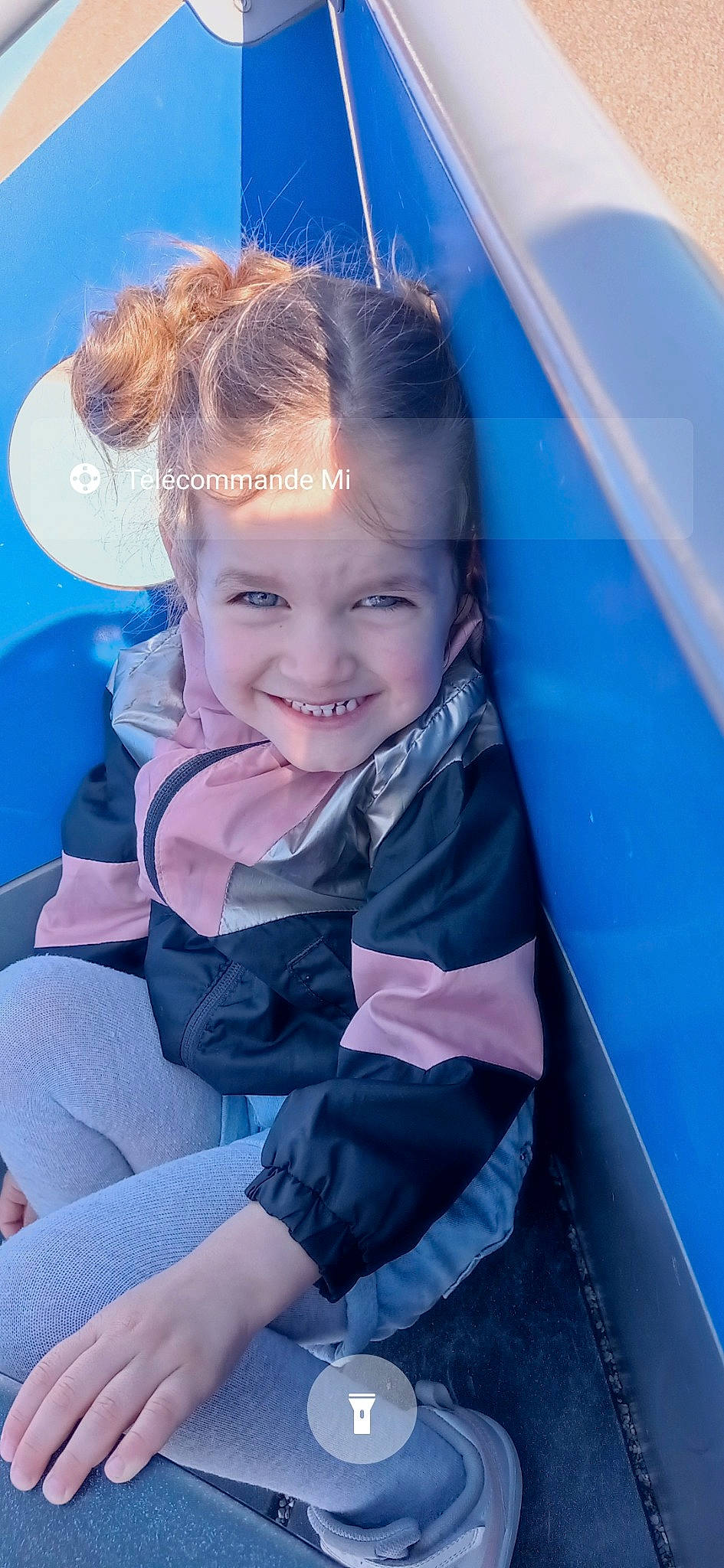 Esperenza participe au concours pour gagner de l'argent avec cette photo : azure, baby_products, blond, child, comfort, electric_blue, fashion_accessory, flash_photography, fun, happy, joy, laugh, leisure, magenta, person, play, purple, recreation, sitting, skin