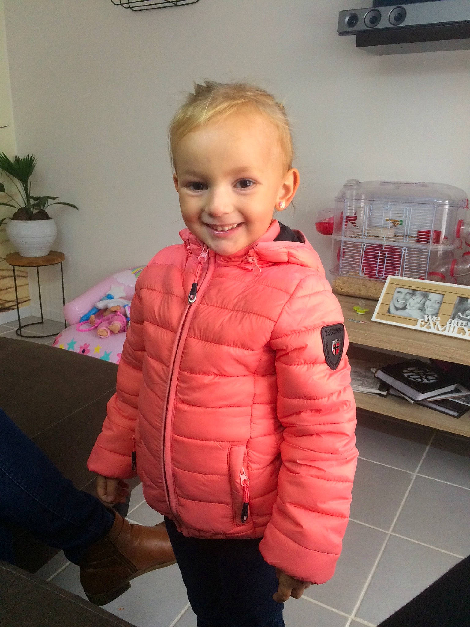 Maëlys participe au concours pour gagner de l'argent avec cette photo : baby, cheek, child, clothing, coat, ear, face, hoodie, jacket, joy, lip, outerwear, person, pink, skin, sleeve, standing, toddler, top, vacation