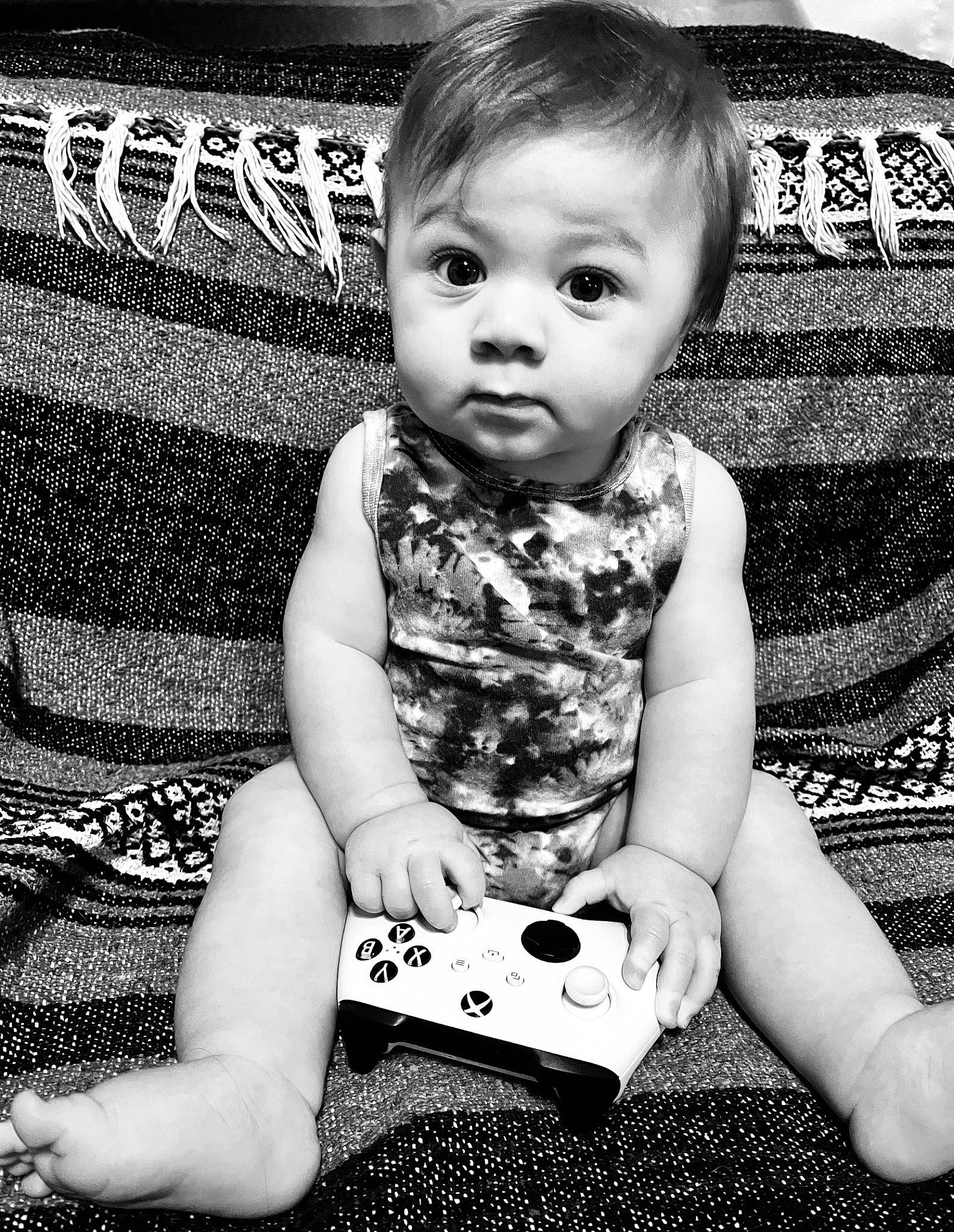 Blazen is registered to the contest to win money with this photo: baby, baby_toddler_clothing, black, black_and_white, child, face, flash_photography, hairstyle, happy, iris, monochrome, monochrome_photography, pattern, people, person, photograph, sleeve, snapshot, style, toddler