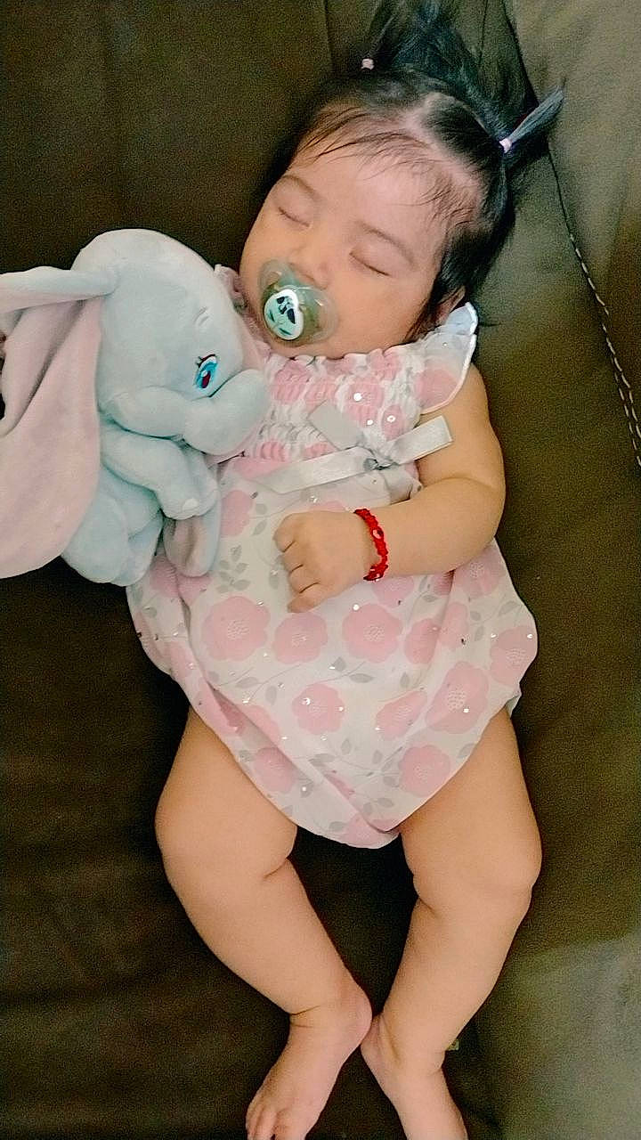 Aliyah is registered to the contest to win money with this photo: baby, baby_toddler_clothing, beauty, blond, cheek, child, comfort, eye, finger, head, human_body, human_leg, knee, mouth, organ, person, pink, skin, textile, thigh