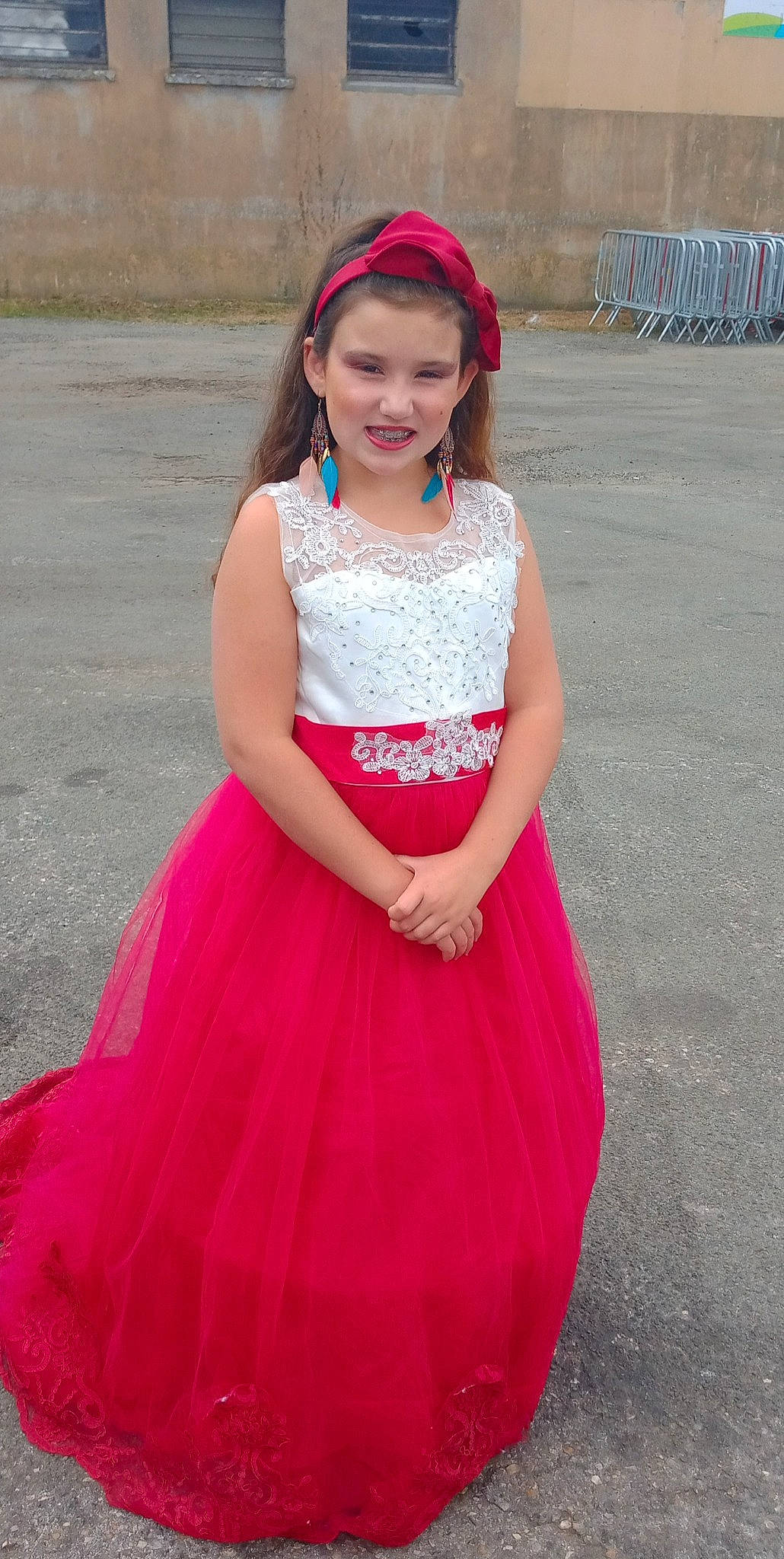 Keylia participe au concours pour gagner de l'argent avec cette photo : arm, day_dress, dress, eye, face, facial_expression, hairstyle, happy, joy, neck, one_piece_garment, outerwear, person, pink, shoulder, skin, sleeve, smile, standing, textile