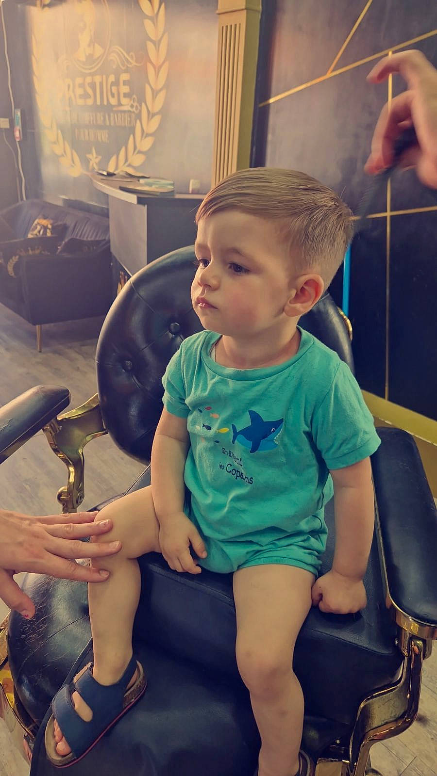 Tiago a rejoint le concours — aidez-le/la à gagner de superbes lots ! arm, chest, chin, cool, finger, fun, gas, hand, happy, joint, leg, leisure, mouth, neck, person, shoe, shorts, standing, thigh, thumb