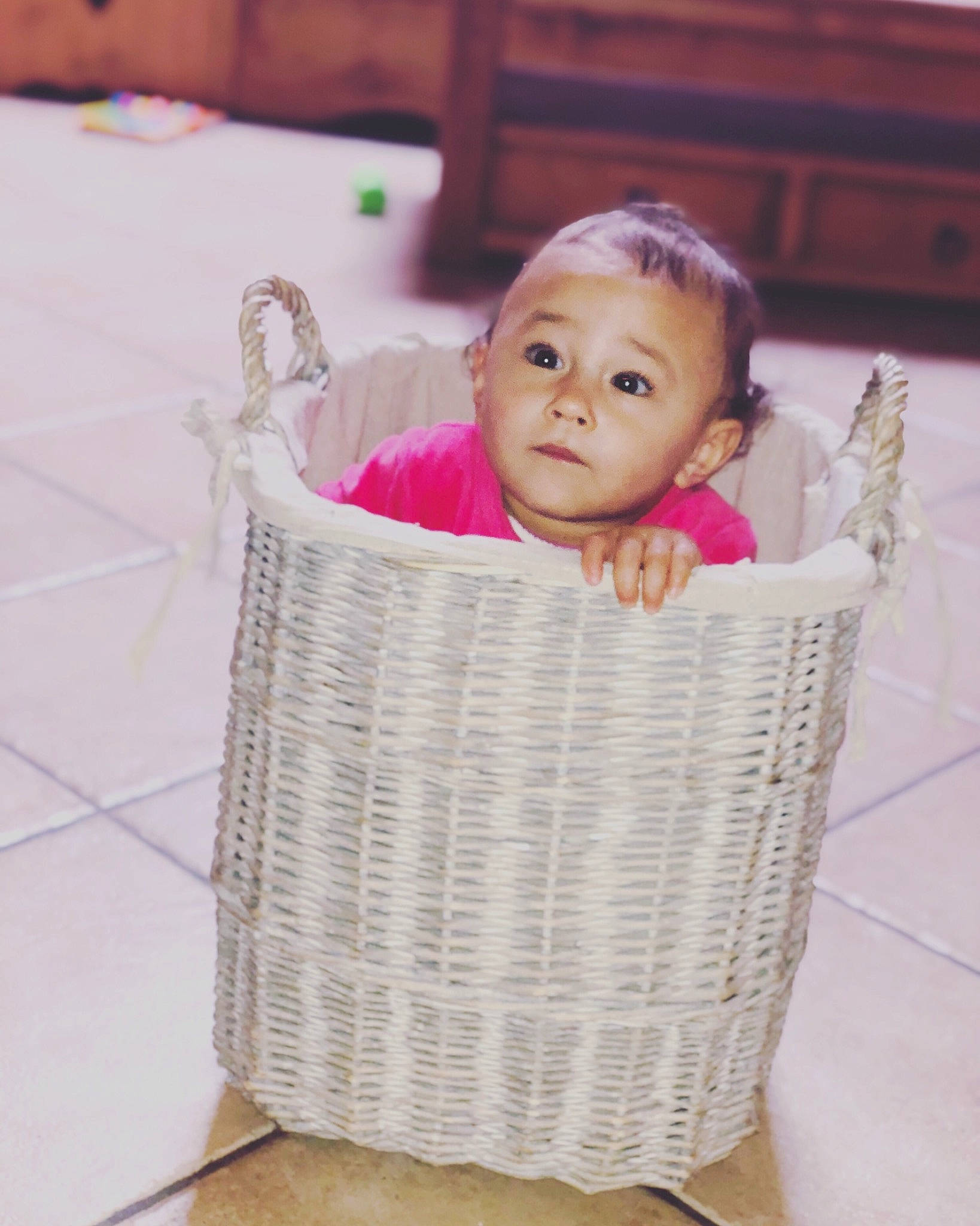 Layanah a rejoint le concours — aidez-le/la à gagner de superbes lots ! baby_products, basket, child, infant, material, person, product, toddler, wicker
