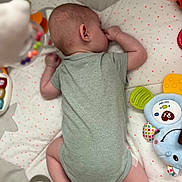 Alessio participe au concours pour gagner de l'argent avec cette photo : baby, infant, onesie, playmat, toy, colorful, star_pattern, lying_down, thumb_sucking, soft_toy, child, cute, sleeping, indoors, small, peaceful, resting, plush, fabric, soft_lighting