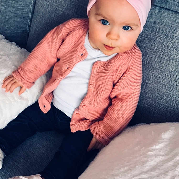 Embre participe au concours pour gagner de l'argent avec cette photo : baby, cheek, child, comfort, hand, headgear, headwear, person, skin, toddler