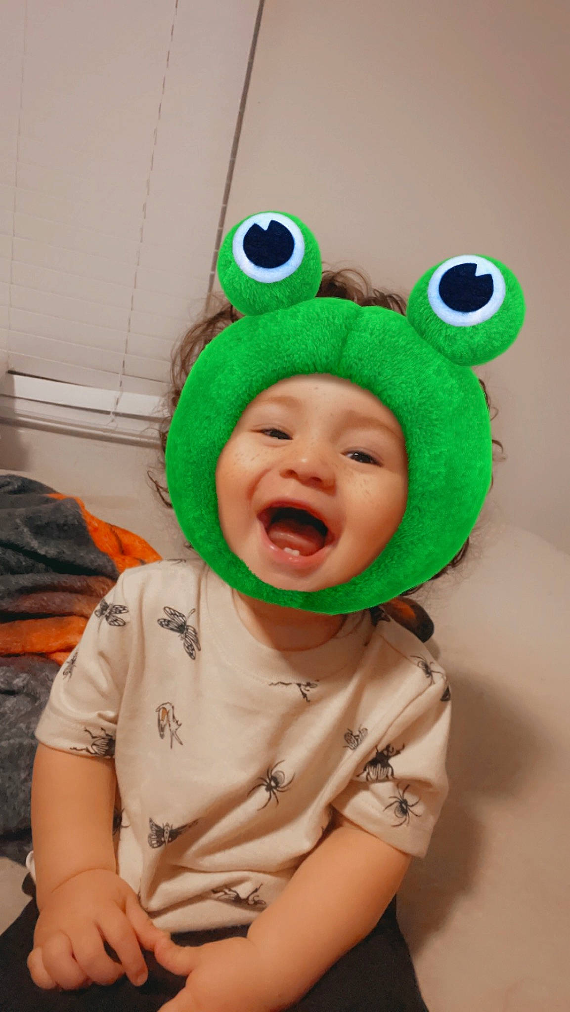 Juan is registered to the contest to win money with this photo: baby, baby_toddler_clothing, beanie, cap, child, costume_hat, event, eye, face, fun, fur, grass, happy, head, headgear, headwear, holiday, person, personal_protective_equipment, sleeve