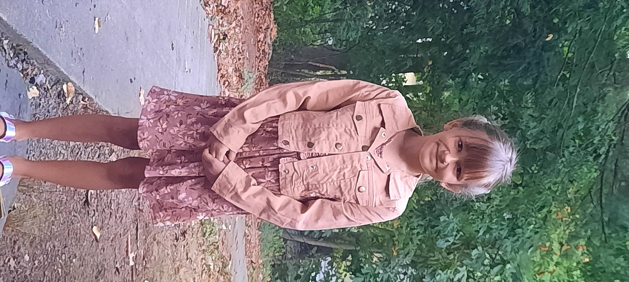 Dereka Lace is registered to the contest to win money with this photo: art, fun, grass, happy, hat, joy, pattern, people_in_nature, person, plant, sculpture, smile, statue, tree, trunk, visual_arts, window, wood, woody_plant, wrist