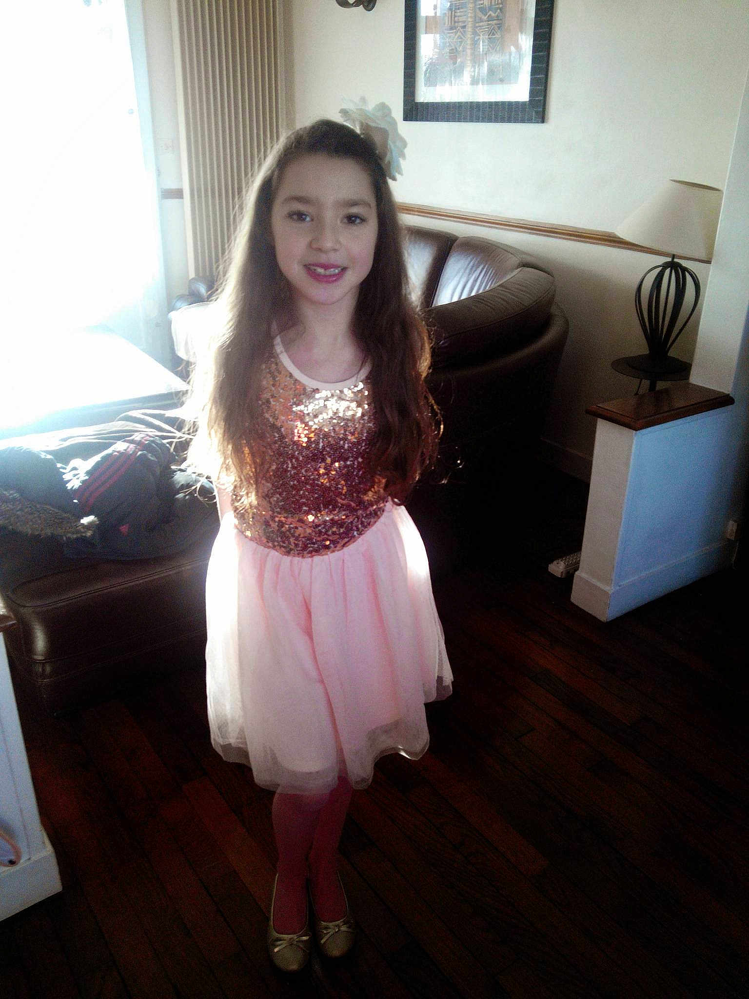 Lyna participe au concours pour gagner de l'argent avec cette photo :