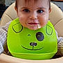 Mayron a rejoint le concours — aidez-le/la à gagner de superbes lots ! baby, child, high_chair, bib, food, messy, face, eyes, kitchen, smile, cute, clothing, seat, feeding, infant, portrait, happy, indoor, young, person