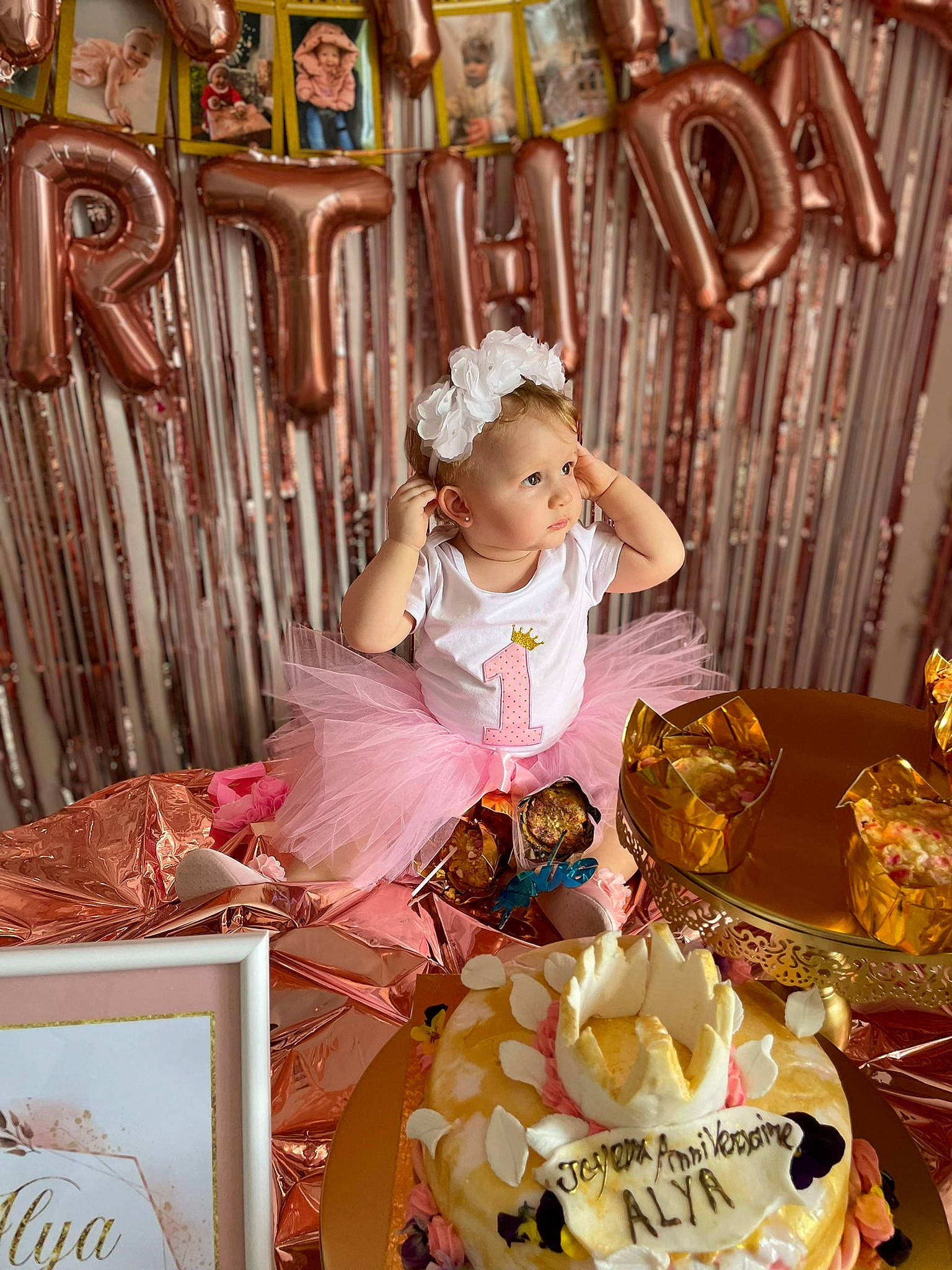 Alya a rejoint le concours — aidez-le/la à gagner de superbes lots ! baby, baked_goods, birthday_cake, buttercream, cake, cake_decorating, cake_decorating_supply, chair, child, dessert, dress, event, food, happy, icing, peach, person, sugar_cake, sugar_paste, sweetness