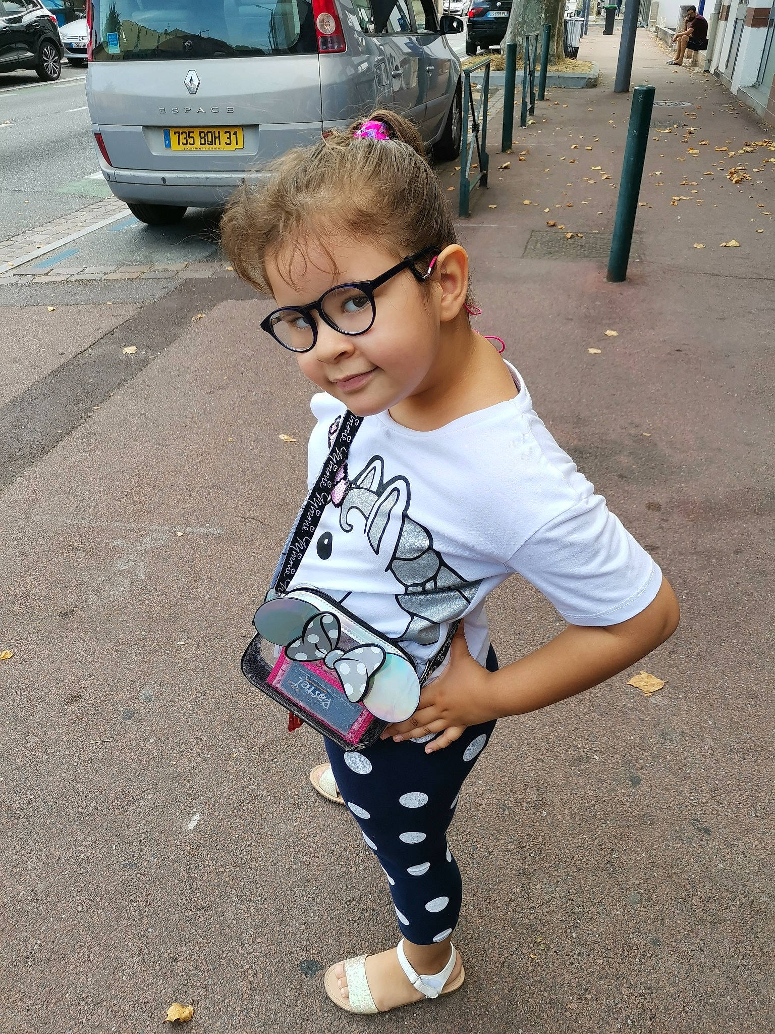 Layna participe au concours pour gagner de l'argent avec cette photo : child, cool, design, eyewear, fashion, footwear, glasses, hairstyle, people, person, pink, shoe, sidewalk, snapshot, street_fashion, sunglasses, t_shirt, toddler, vacation, vehicle