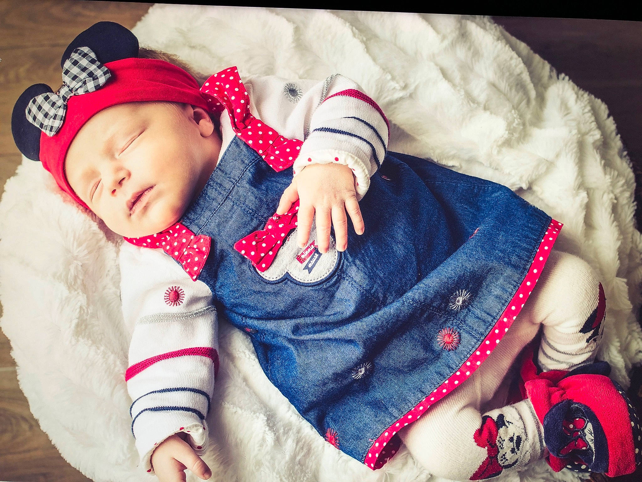 Théa a rejoint le concours — aidez-le/la à gagner de superbes lots ! baby, baby_sleeping, baby_toddler_clothing, carmine, child, comfort, eye, fashion_accessory, happy, hat, knit_cap, linens, outerwear, pattern, person, skin, sleeve, smile, textile, toddler