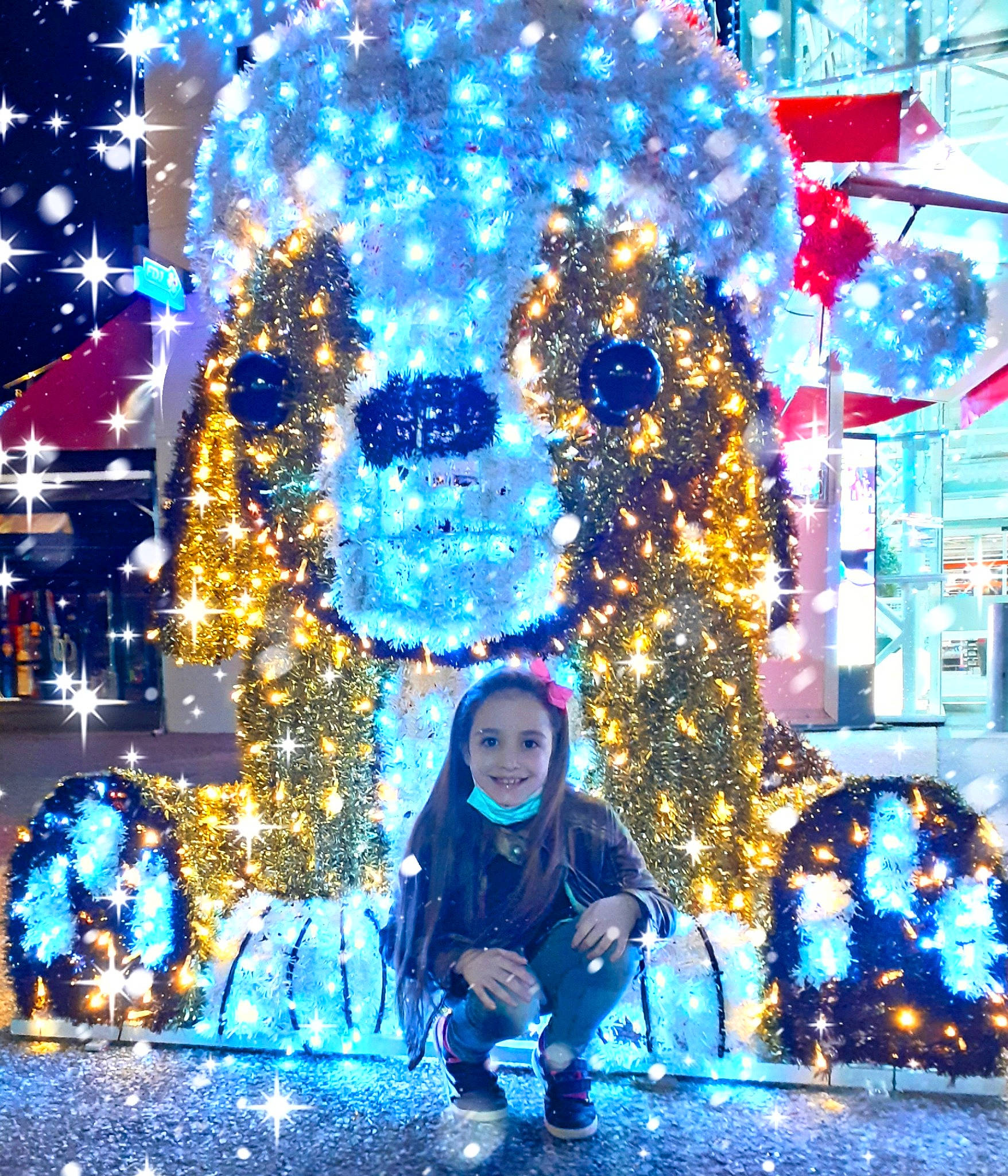 Océane a rejoint le concours — aidez-le/la à gagner de superbes lots ! architecture, blue, christmas, christmas_decoration, christmas_ornament, christmas_tree, clothing, decoration, electric_blue, fun, happy, holiday, joy, landmark, light, ornament, person, photograph, smile, tree