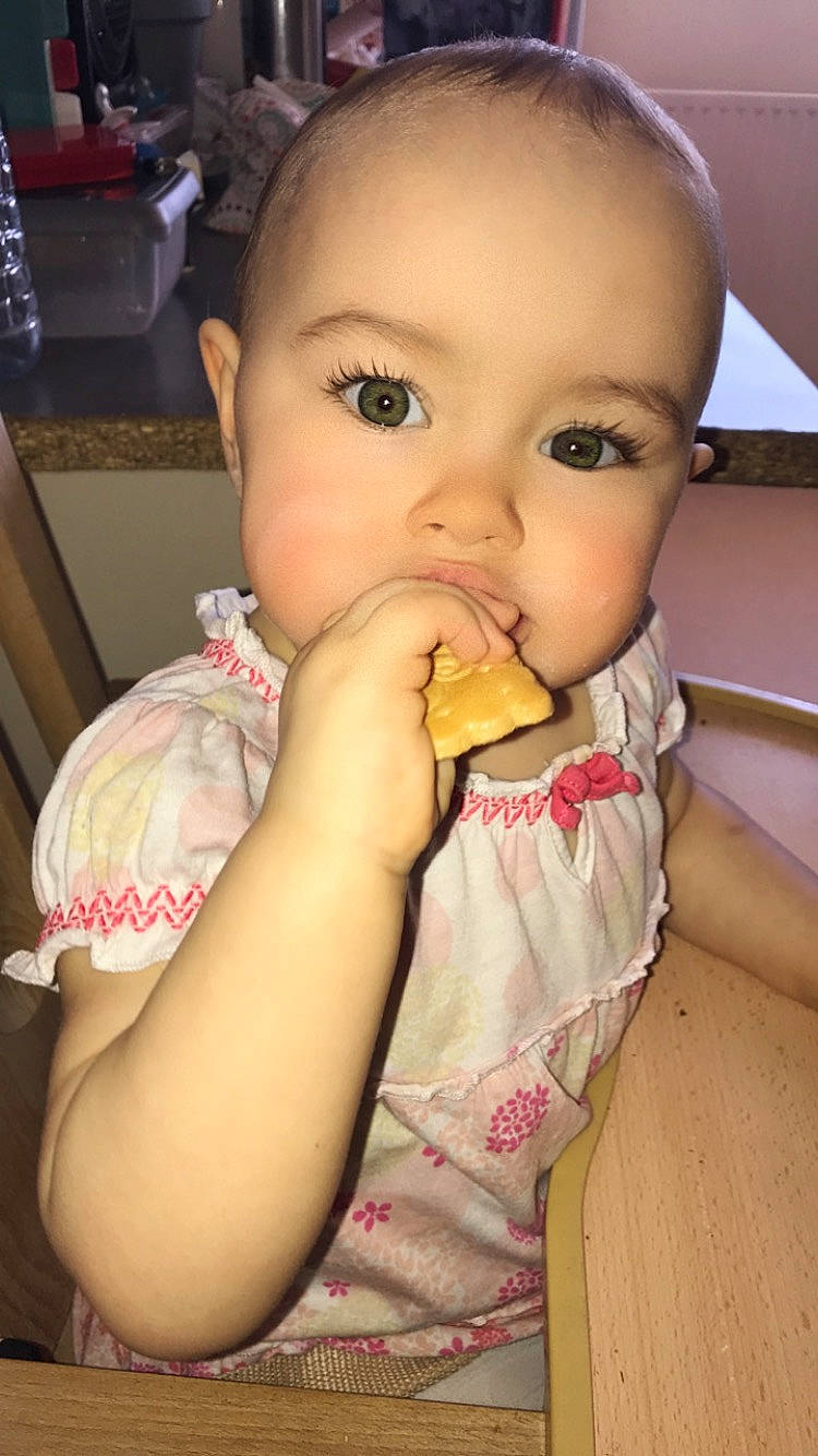 Katalyna a rejoint le concours — aidez-le/la à gagner de superbes lots ! baby, cheek, child, eating, food, lip, mouth, nose, person, toddler