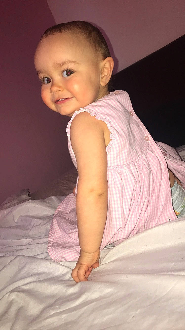 Katalyna a rejoint le concours — aidez-le/la à gagner de superbes lots ! arm, baby, cheek, child, joy, leg, person, pink, sitting, skin, smile, toddler