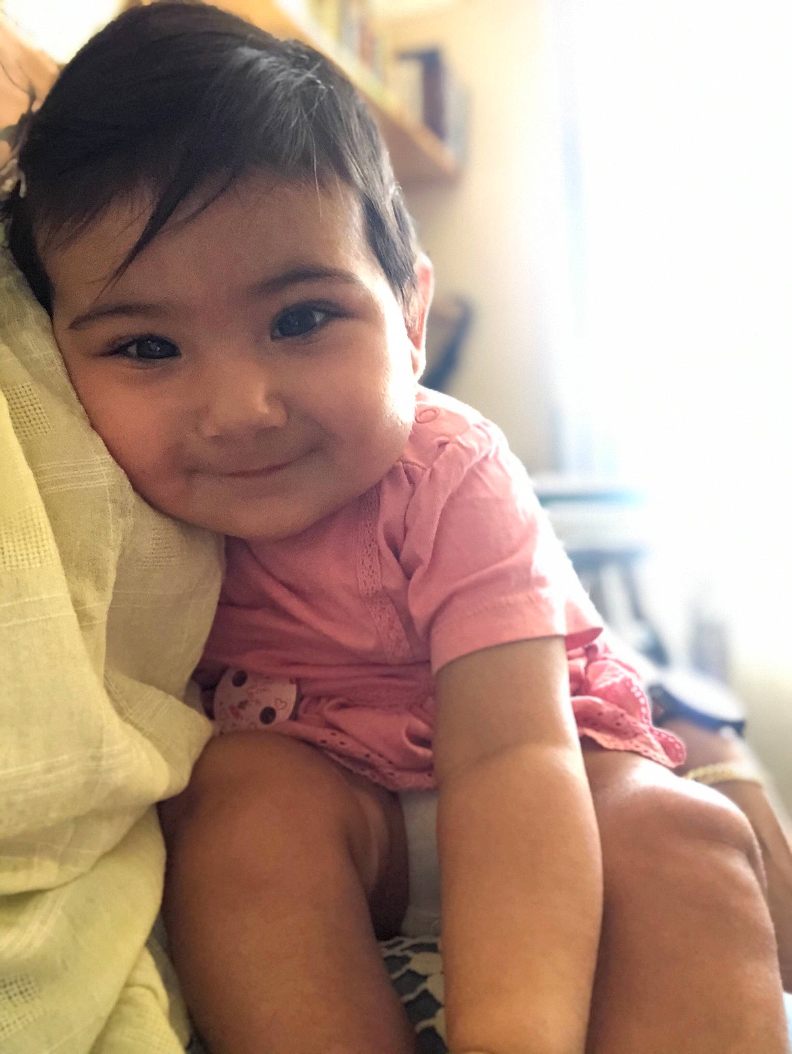 Emanuela a rejoint le concours — aidez-le/la à gagner de superbes lots ! baby, beauty, black_hair, cheek, child, chin, eye, eyebrow, face, forehead, hand, happy, head, joy, leg, lip, nose, person, sitting, skin