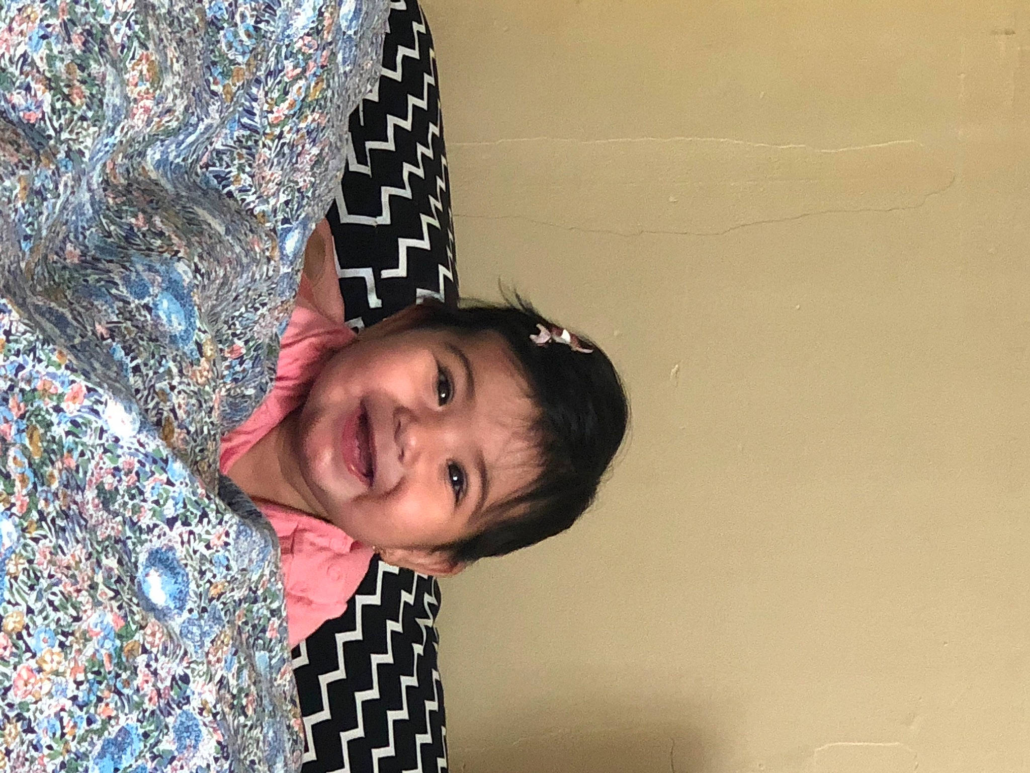 Emanuela a rejoint le concours — aidez-le/la à gagner de superbes lots ! child, headgear, joy, party_hat, person