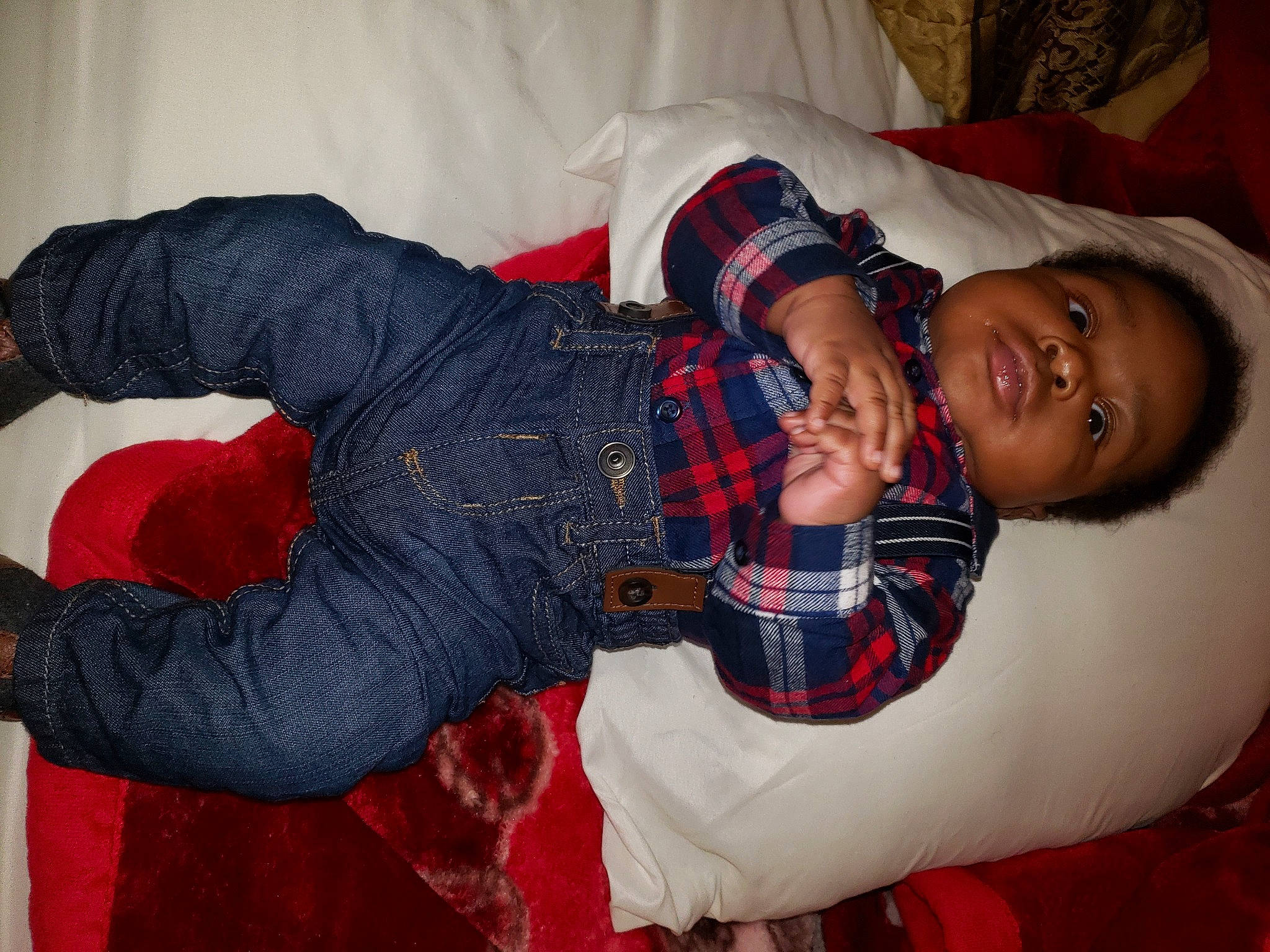 Jakai is registered to the contest to win money with this photo: baby, baby_products, baby_toddler_clothing, carmine, child, comfort, elbow, event, finger, fun, lap, mouth, pattern, person, plaid, room, sitting, sleeve, smile, toddler
