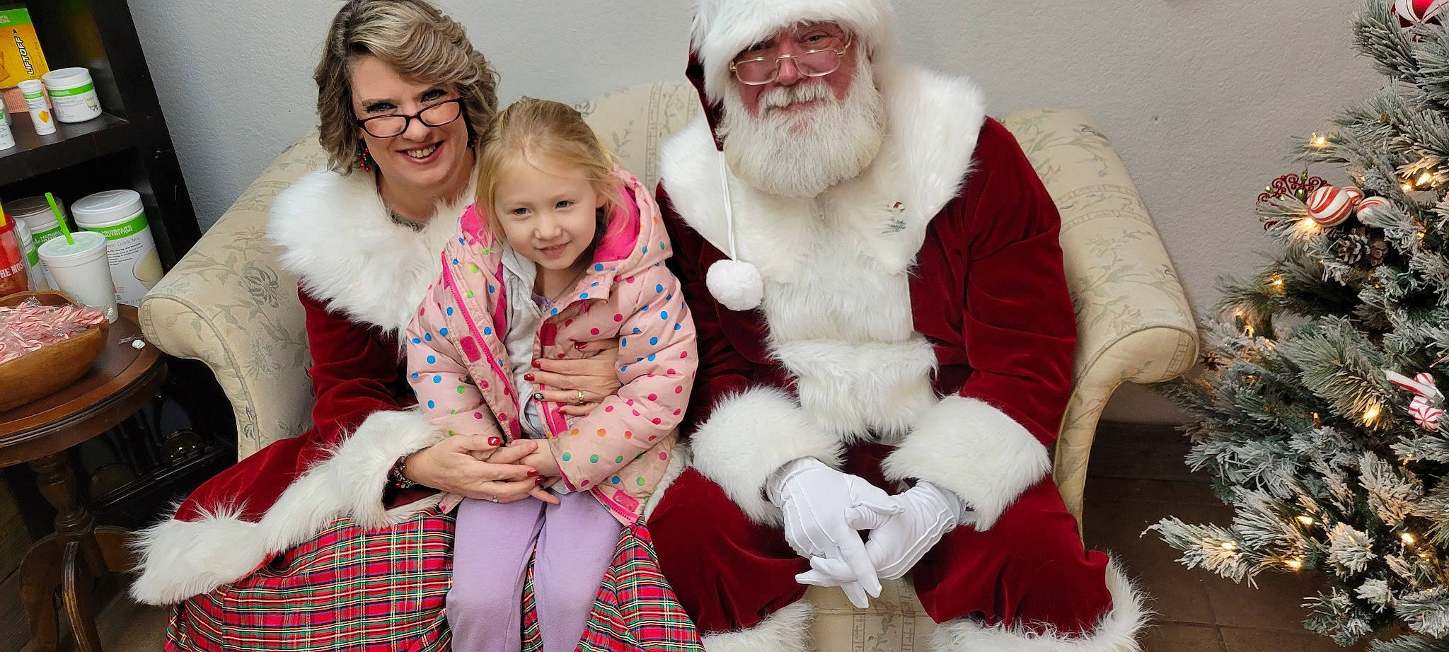 Heavenly is registered to the contest to win money with this photo: beard, comfort, event, fun, fur_clothing, glasses, happy, hat, head, headwear, holiday, joy, lap, mammal, person, red, santa_claus, skin, smile, tartan