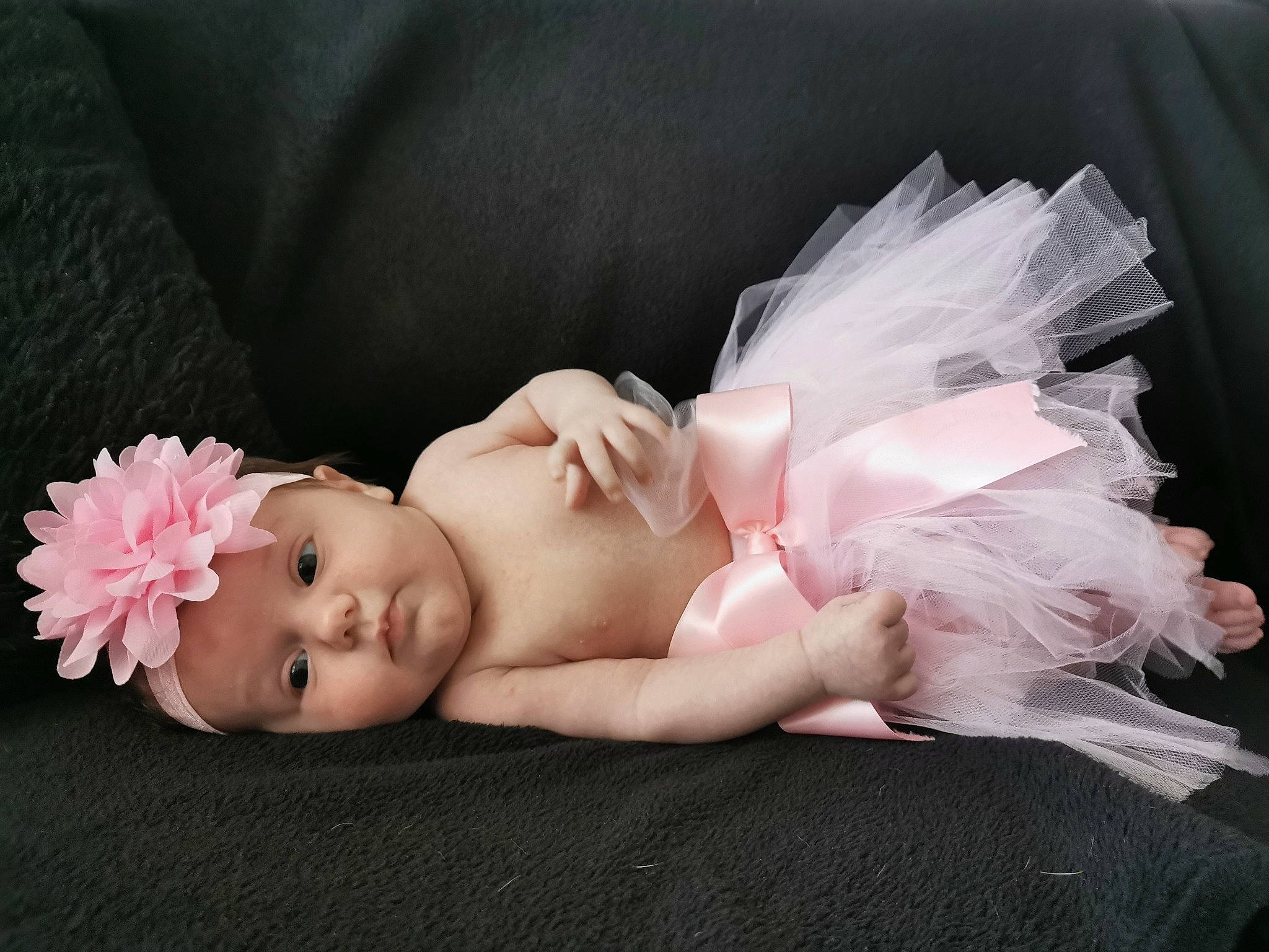 Lanna participe au concours pour gagner de l'argent avec cette photo : baby, child, costume, hair_accessory, hand, headpiece, person, pink, toddler