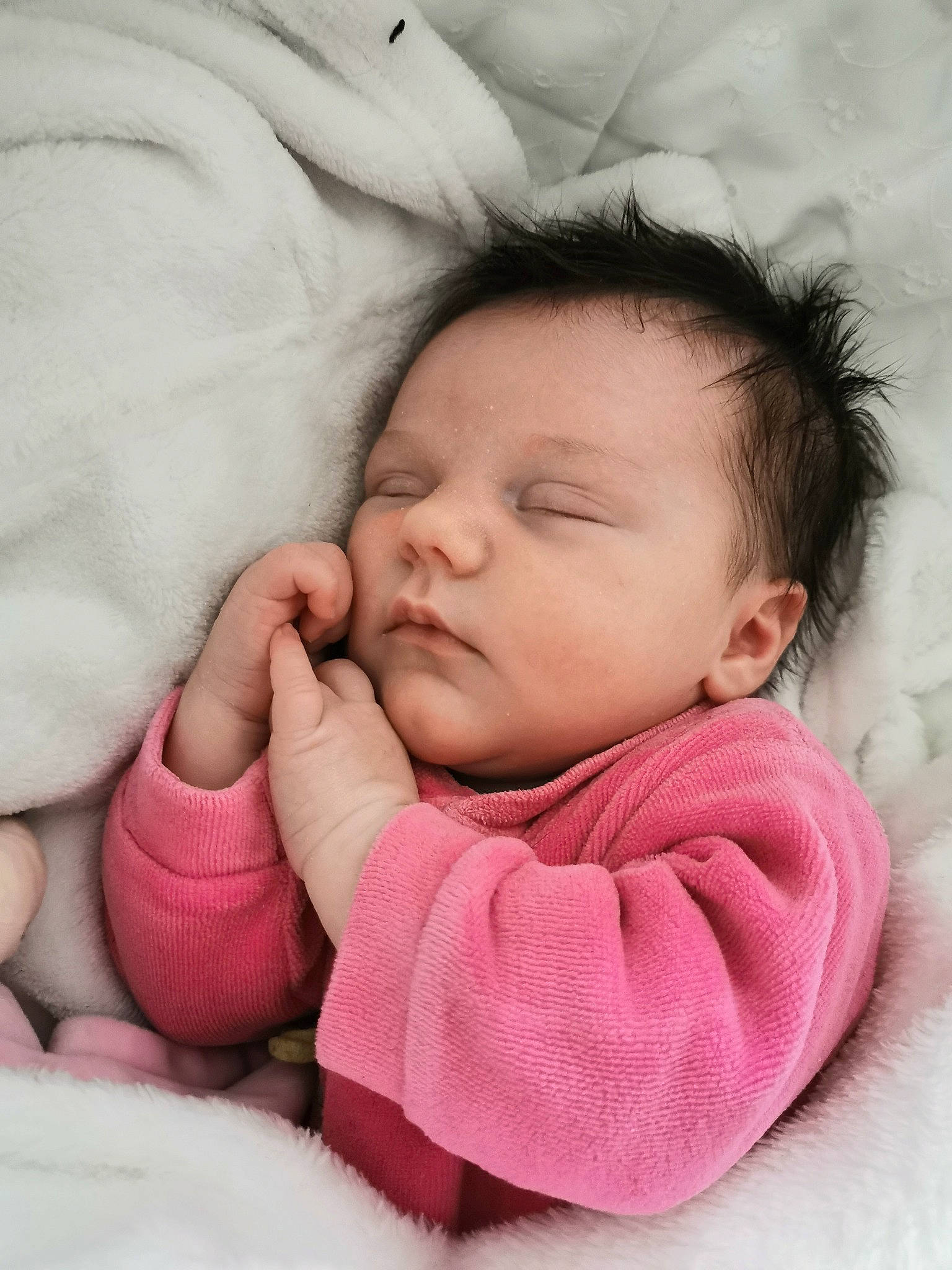 Lanna a rejoint le concours — aidez-le/la à gagner de superbes lots ! baby, baby_sleeping, bedtime, cheek, child, comfort, eye, face, finger, hand, lip, mouth, nap, nose, person, pink, skin, sleep, toddler