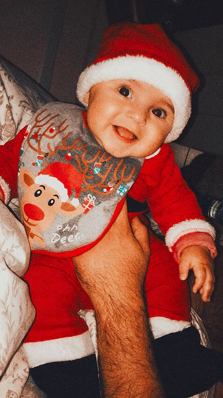 Schelken a rejoint le concours — aidez-le/la à gagner de superbes lots ! arm, baby, baby_toddler_clothing, cheek, chin, eye, face, facial_expression, hand, happy, head, headwear, human_body, joy, lip, mouth, organ, person, pink, skin