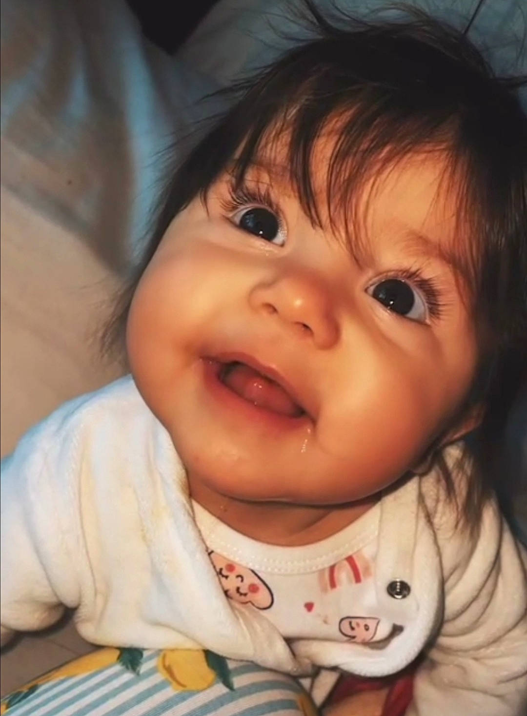 Sanaë a rejoint le concours — aidez-le/la à gagner de superbes lots ! cheek, chin, ear, eye, eyebrow, eyelash, face, forehead, hair, happy, head, iris, jaw, lip, mouth, nose, person, skin, sleeve, smile