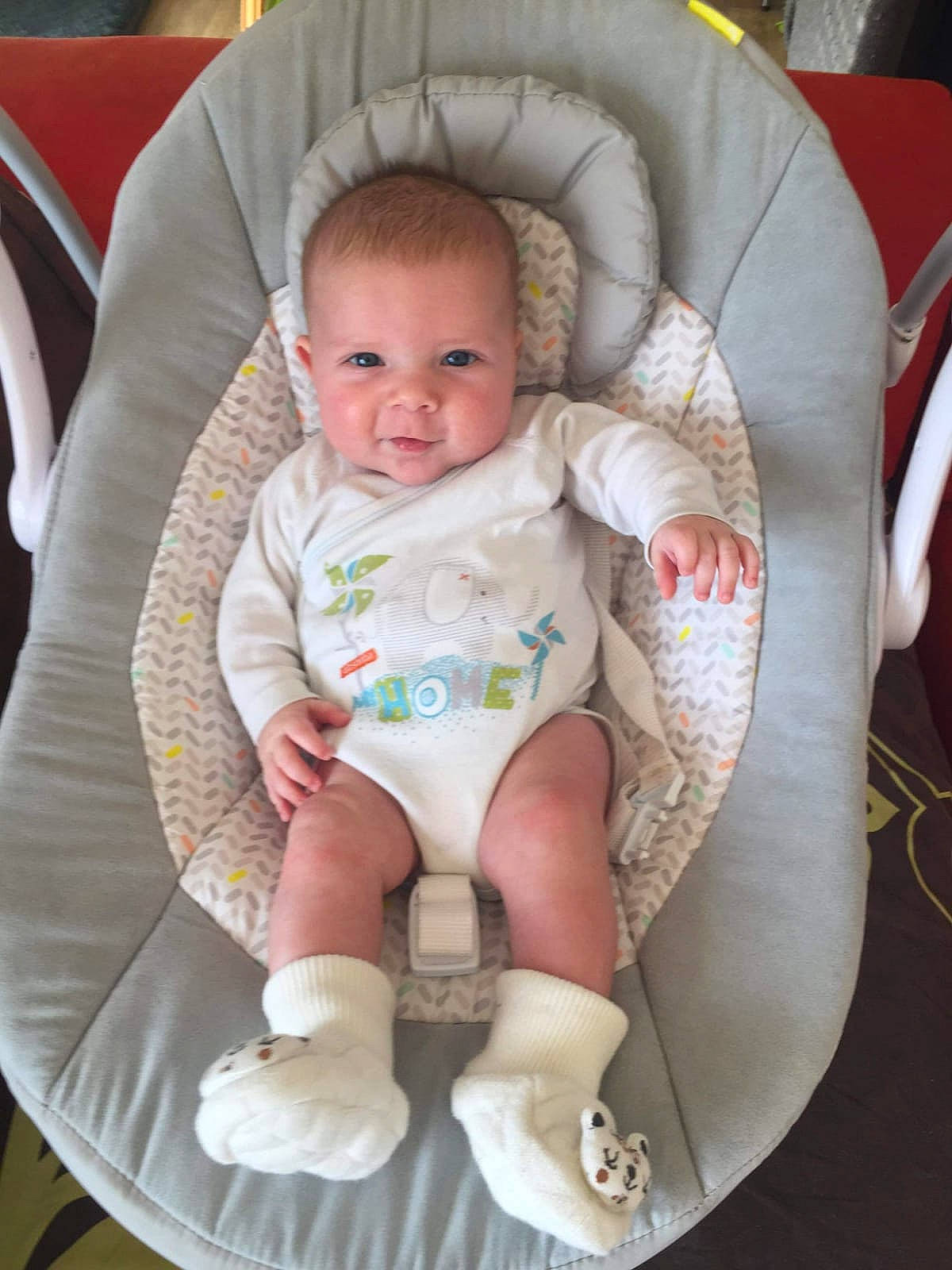 Timo participe au concours pour gagner de l'argent avec cette photo : baby, baby_in_car_seat, baby_products, child, comfort, person, product, sitting, skin, toddler