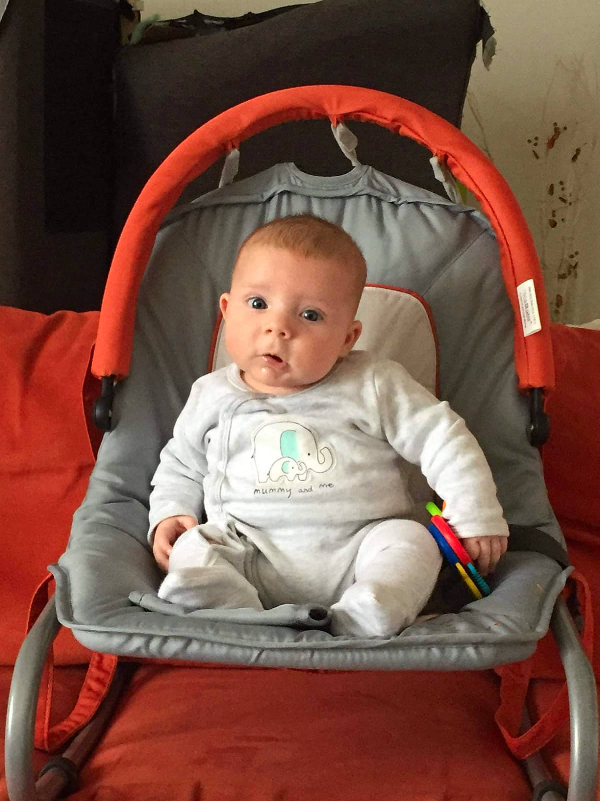 Timo a rejoint le concours — aidez-le/la à gagner de superbes lots ! baby, baby_carriage, baby_in_car_seat, baby_products, child, comfort, infant_bed, person, product, sitting, toddler