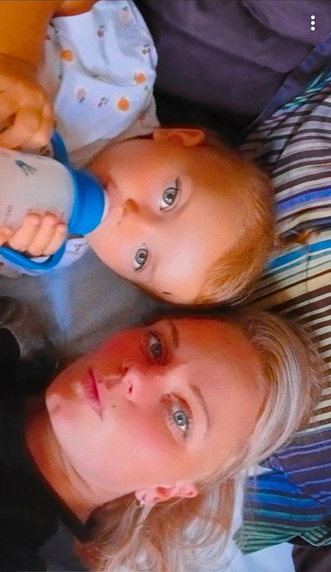 Amélie a rejoint le concours — aidez-le/la à gagner de superbes lots ! beauty, cheek, child, chin, eyebrow, eyelash, facial_expression, forehead, fun, gesture, happy, iris, lip, mouth, neck, nose, orange, person, plastic_bottle, skin