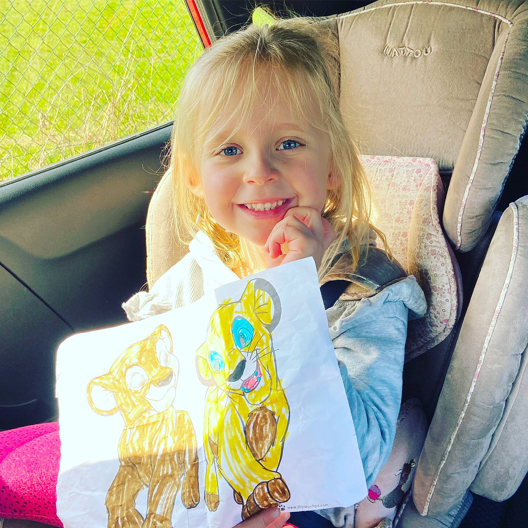 Alina a rejoint le concours — aidez-le/la à gagner de superbes lots ! baby_products, baby_toddler_clothing, car_seat, chair, child, dress, eye, face, finger, grass, hand, happy, head, joy, motor_vehicle, person, sleeve, smile, tints_and_shades, toddler