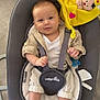 Tiziano participe au concours pour gagner de l'argent avec cette photo : baby, infant, smiling, baby_rocker, straps, plush_toy, yellow_toy, clothing, indoor, floor, feet, baby_seat, cute, happy, person, child, infant_clothing, baby_accessory, soft_toy, comfort
